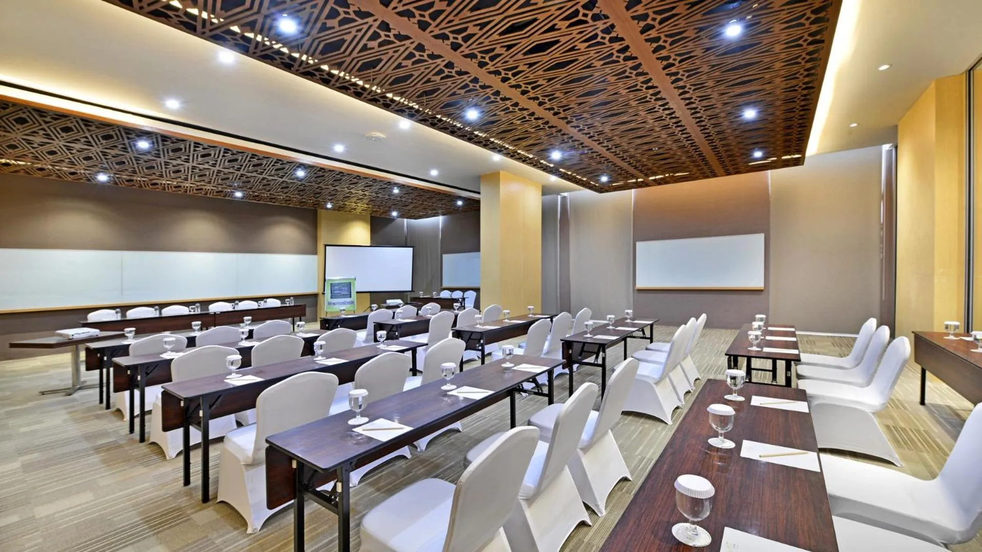 Whiz Prime Hotel Khatib Sulaiman Padang