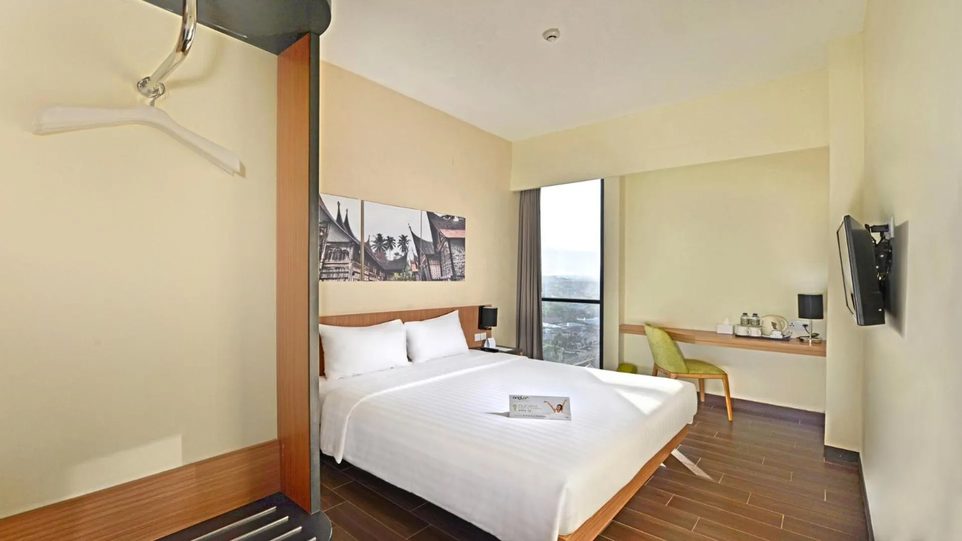 Bed in Whiz Prime Hotel Khatib Sulaiman Padang