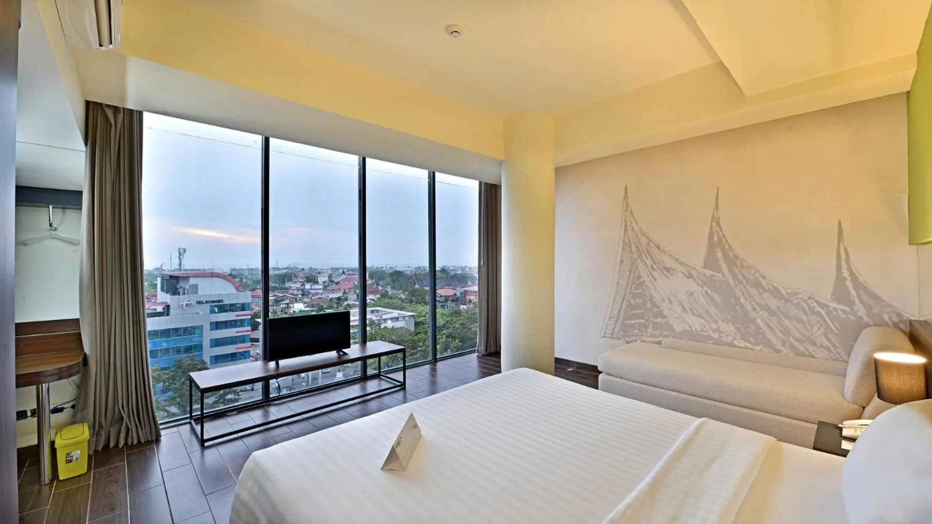 Bed in Whiz Prime Hotel Khatib Sulaiman Padang