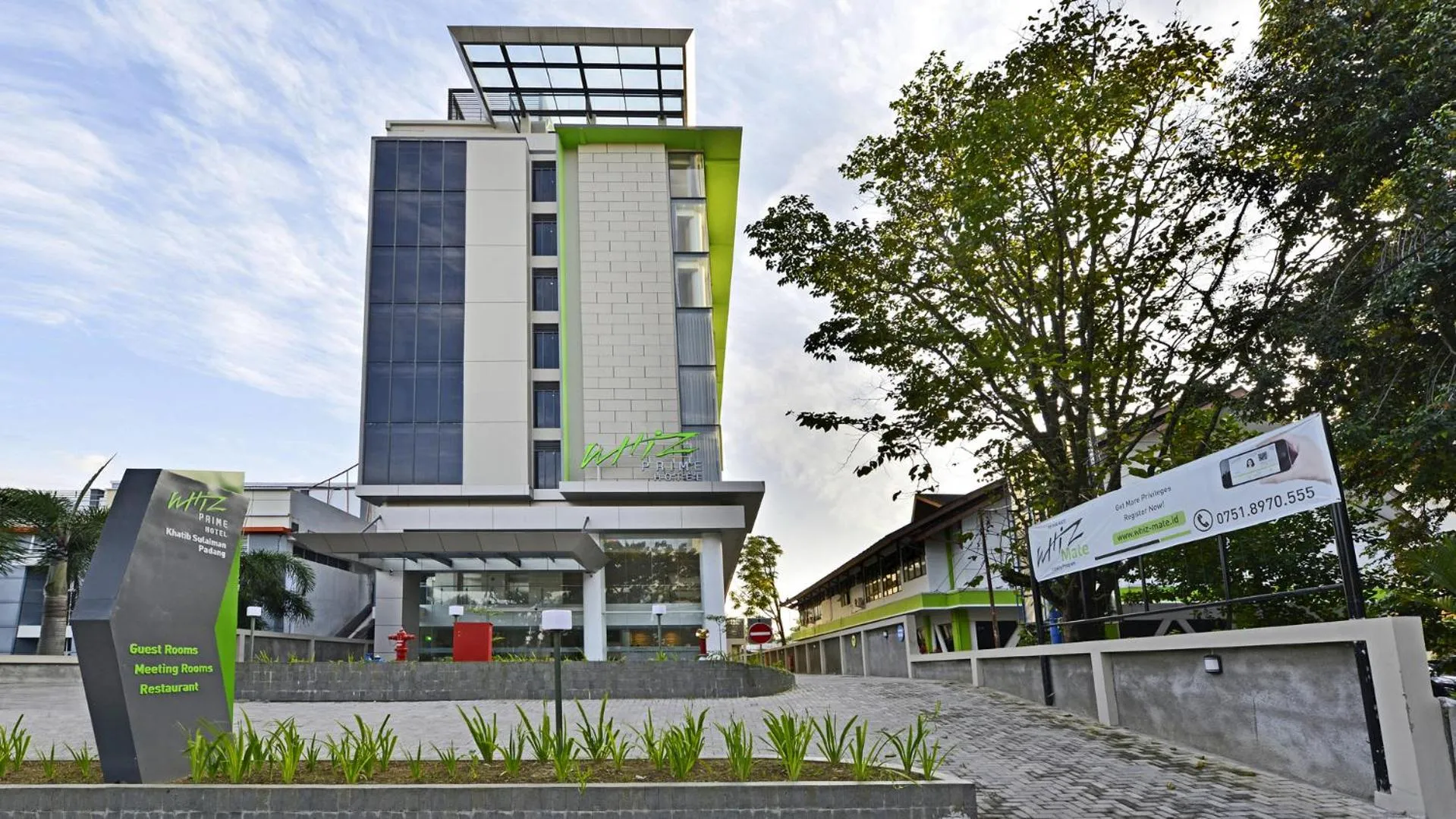 Whiz Prime Hotel Khatib Sulaiman Padang