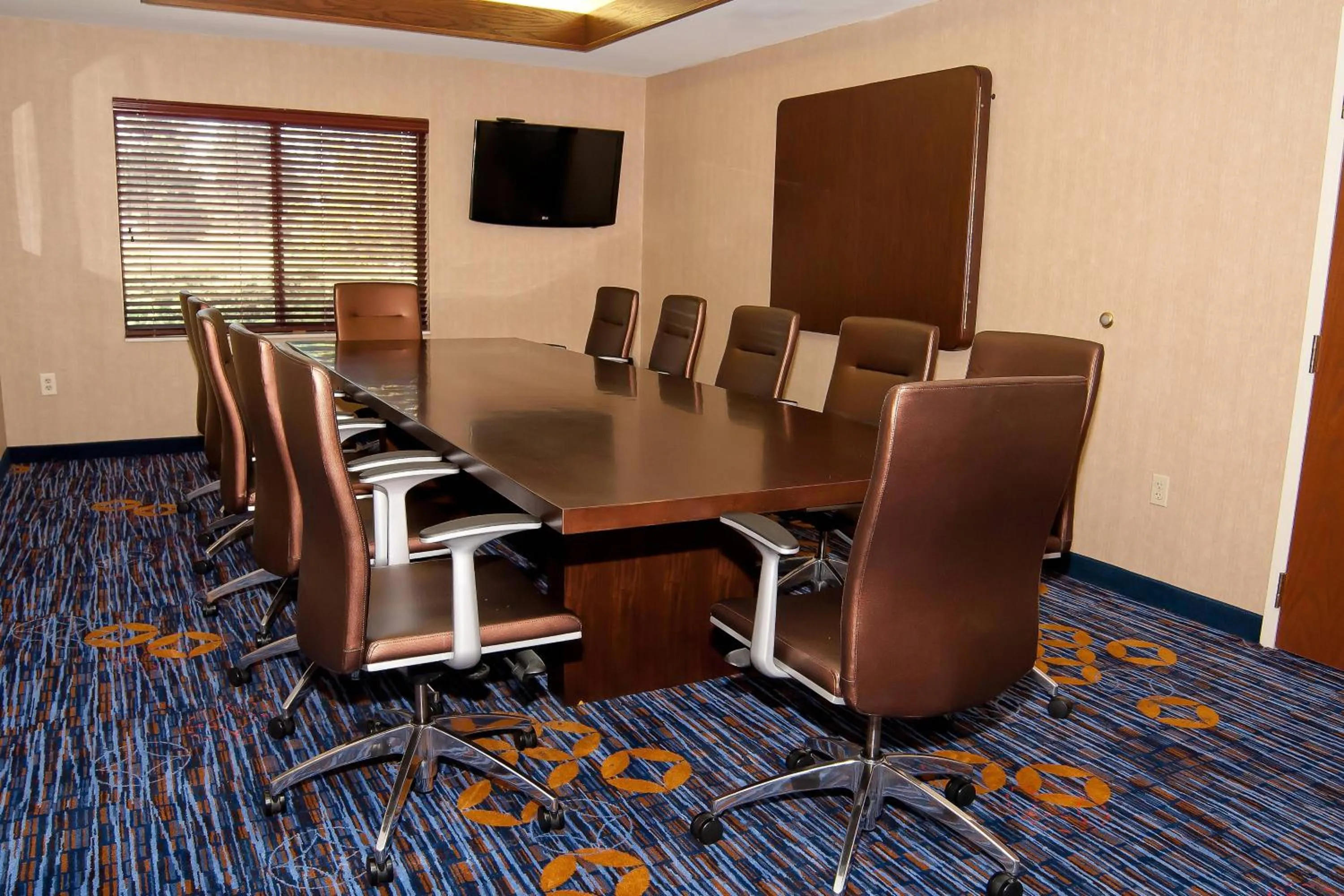 Meeting/conference room in Courtyard by Marriott Cincinnati Airport
