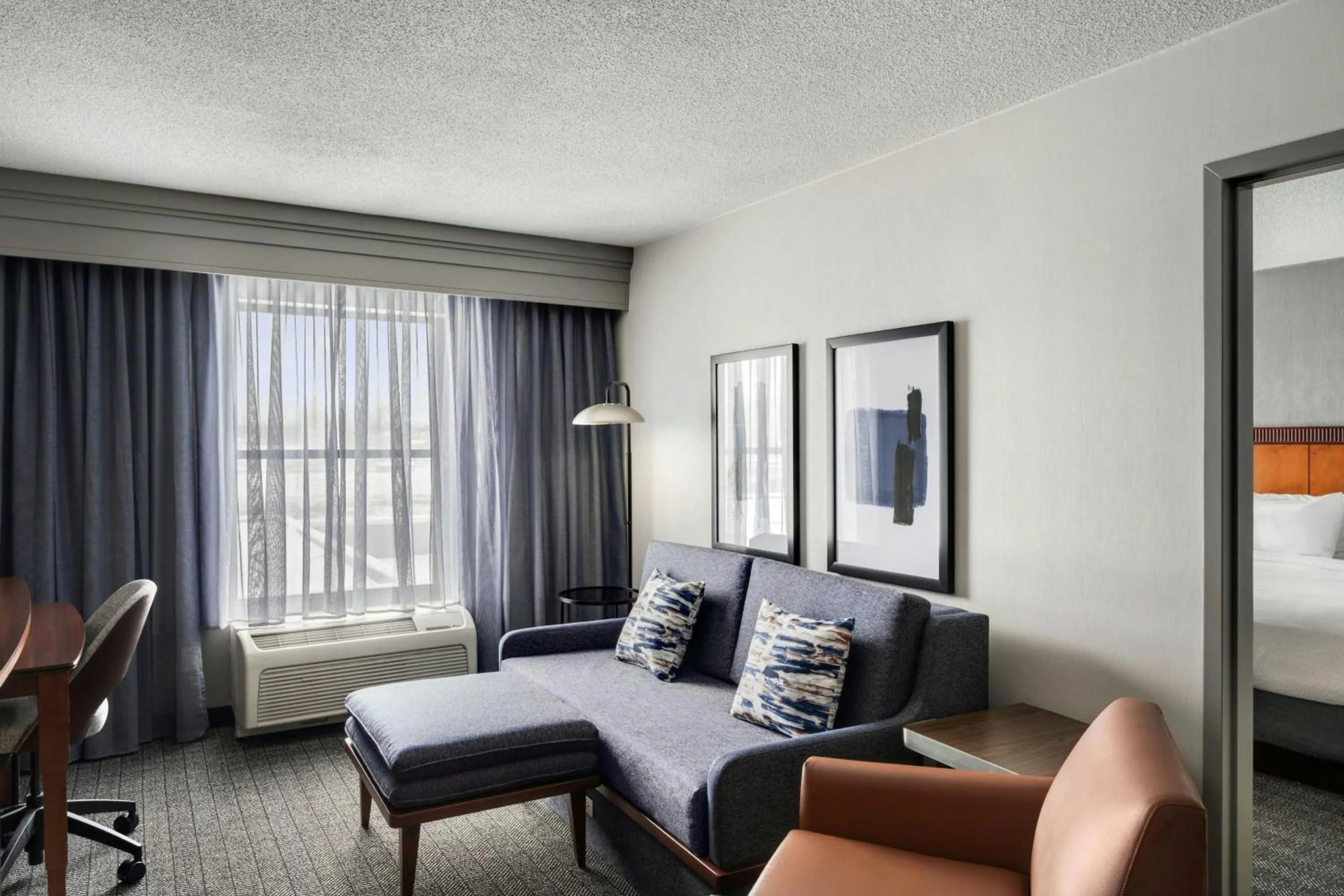 Living room, Bed in Courtyard Hamilton