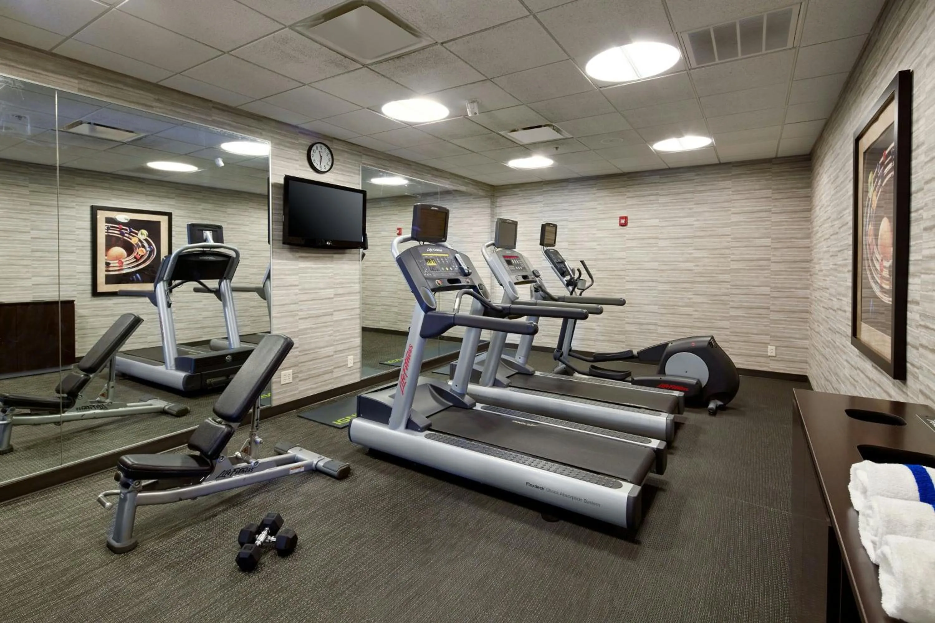 Fitness centre/facilities in Courtyard Hamilton