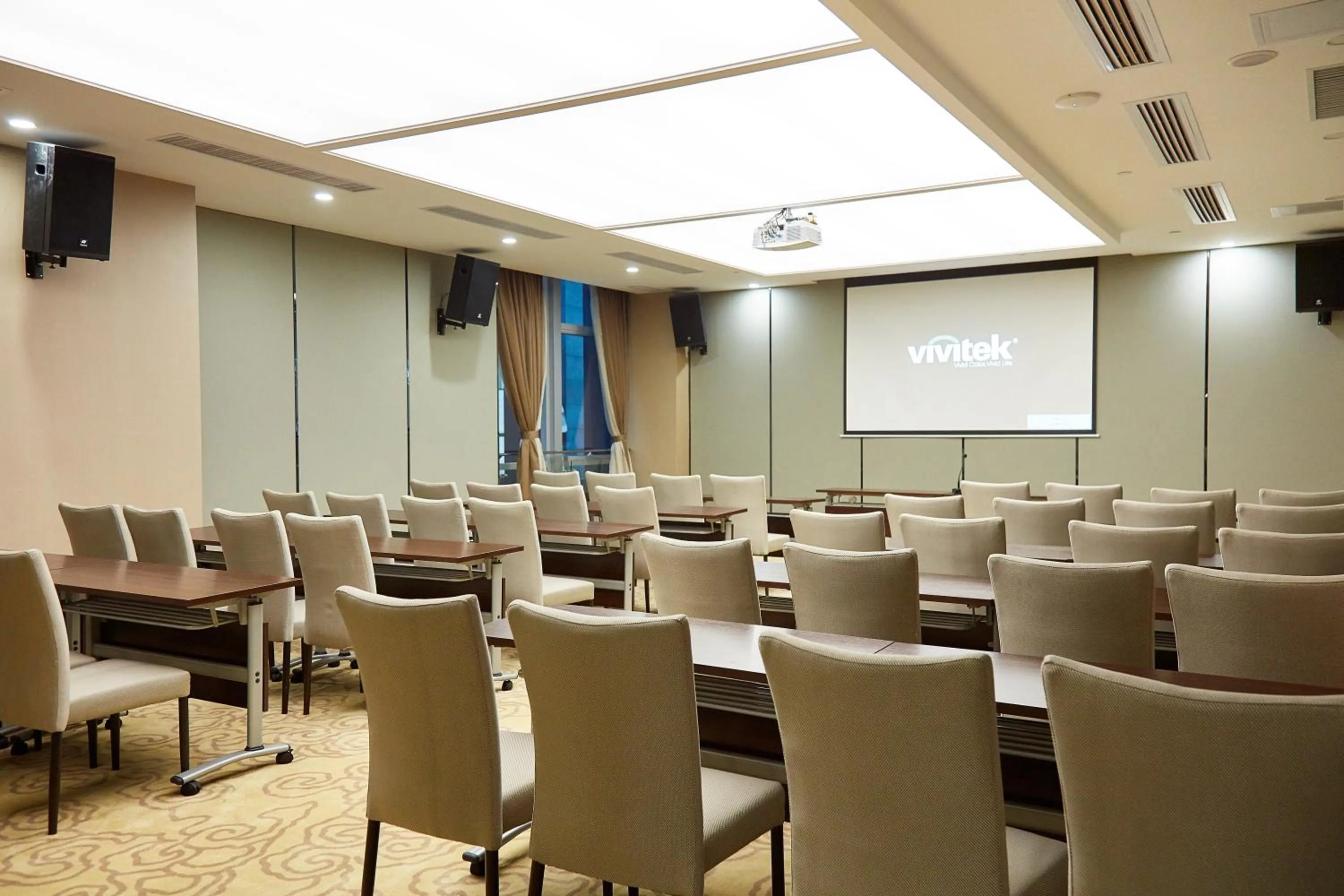 Meeting/conference room in The Thousand Lantern Lake Hotel