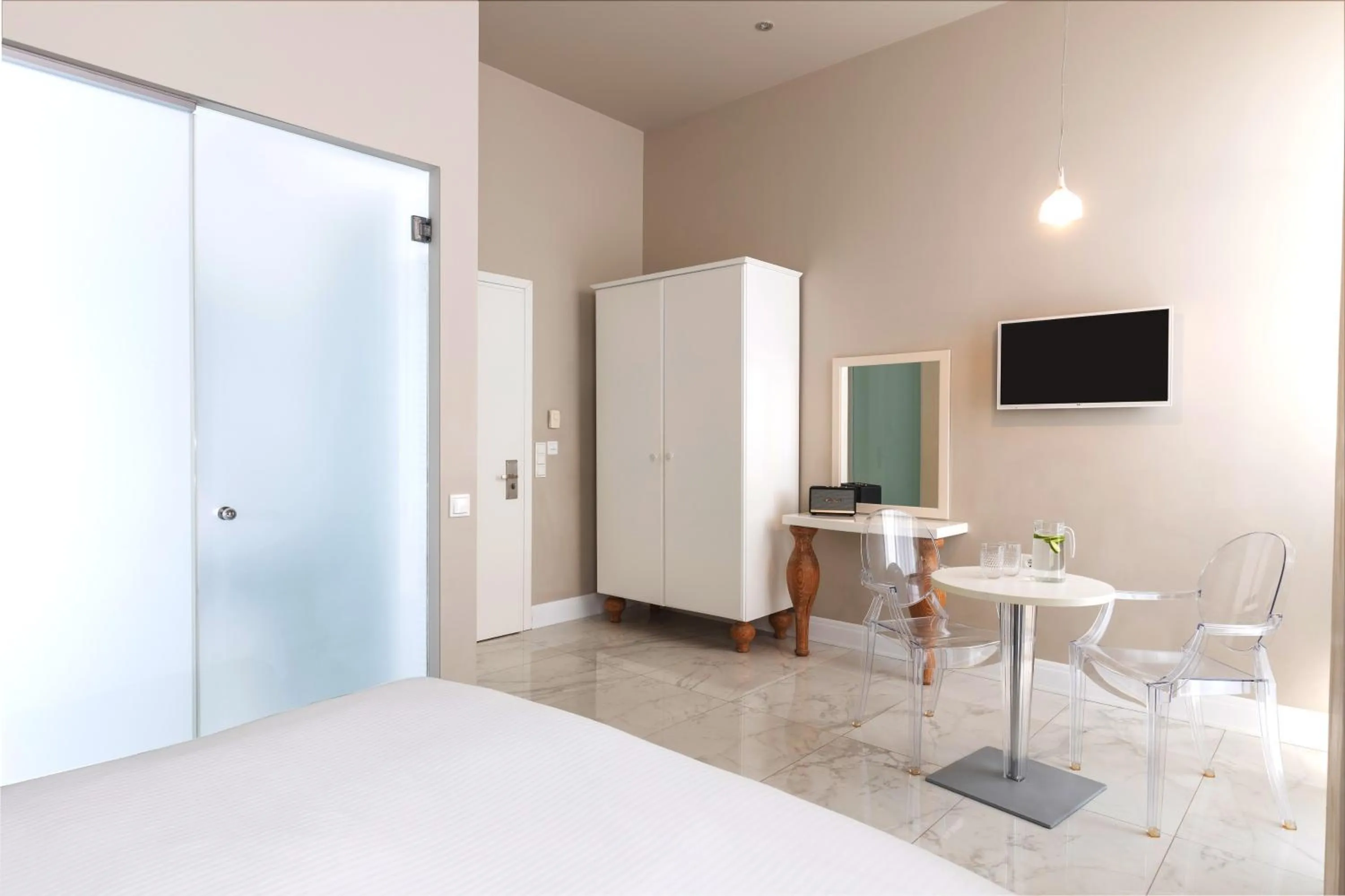 Photo of the whole room, Bed in 5 Hermoupolis Concept Sites