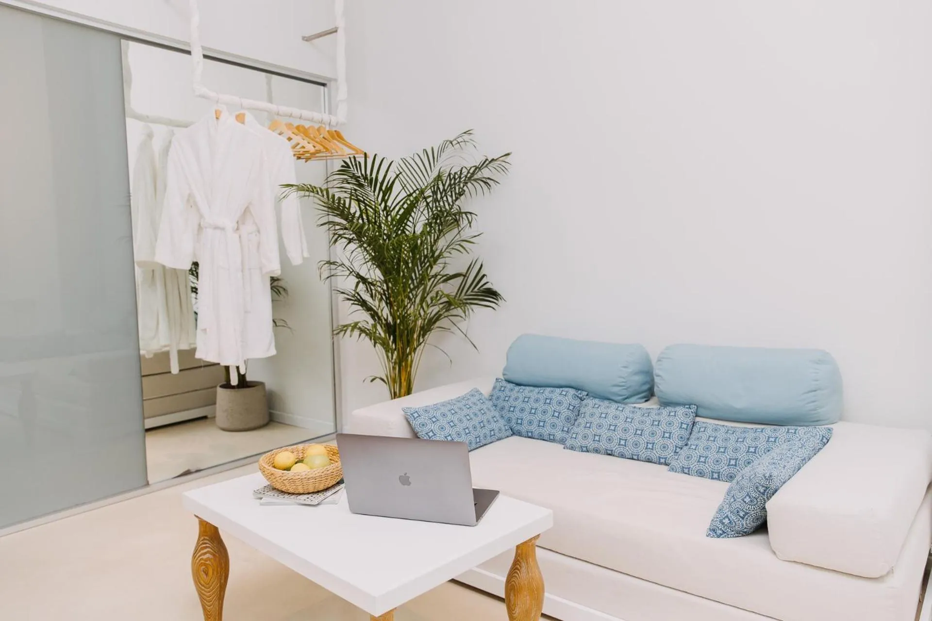 Photo of the whole room in 5 Hermoupolis Concept Sites