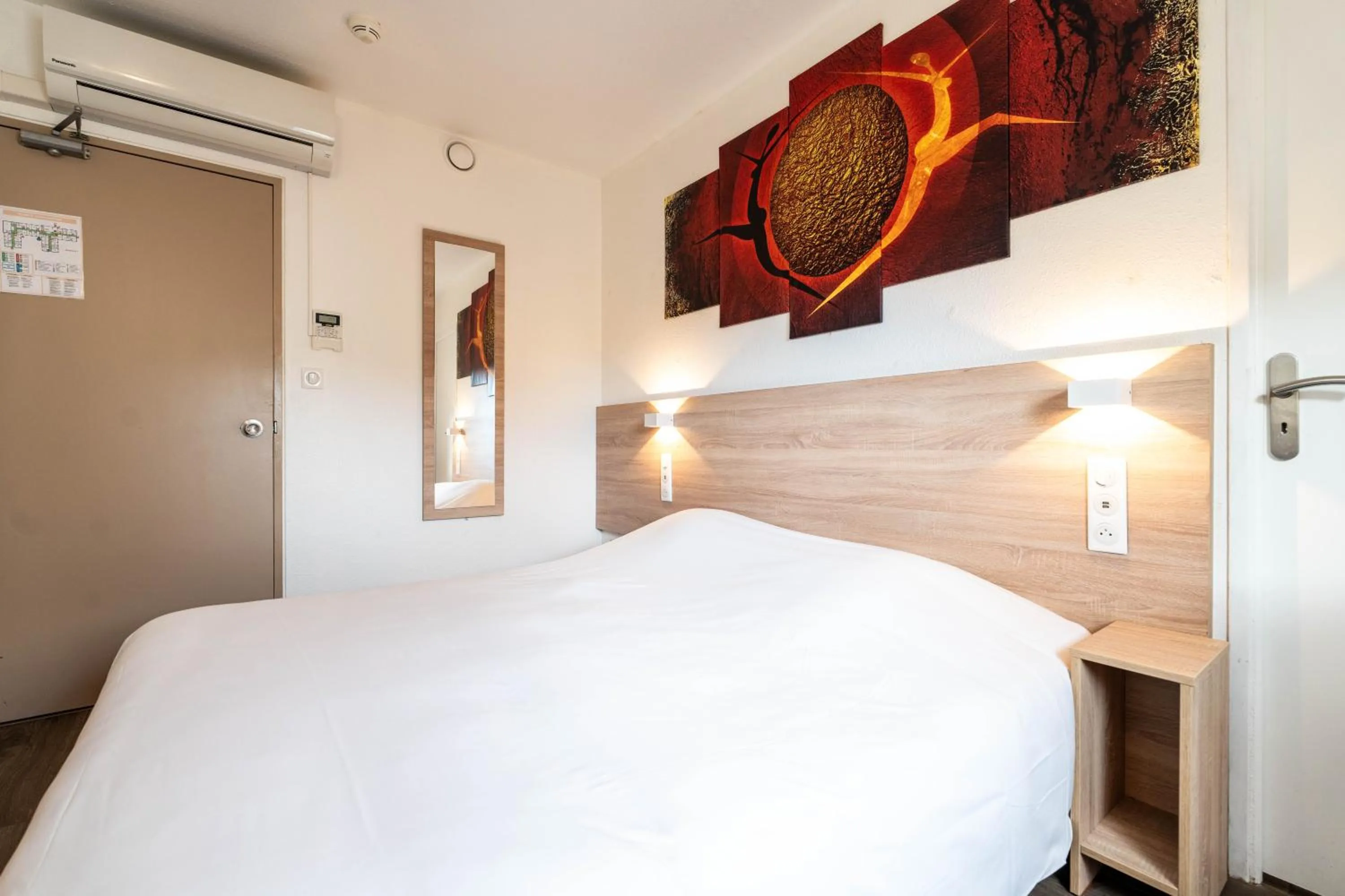 Bed in My KB Hôtel Montélimar