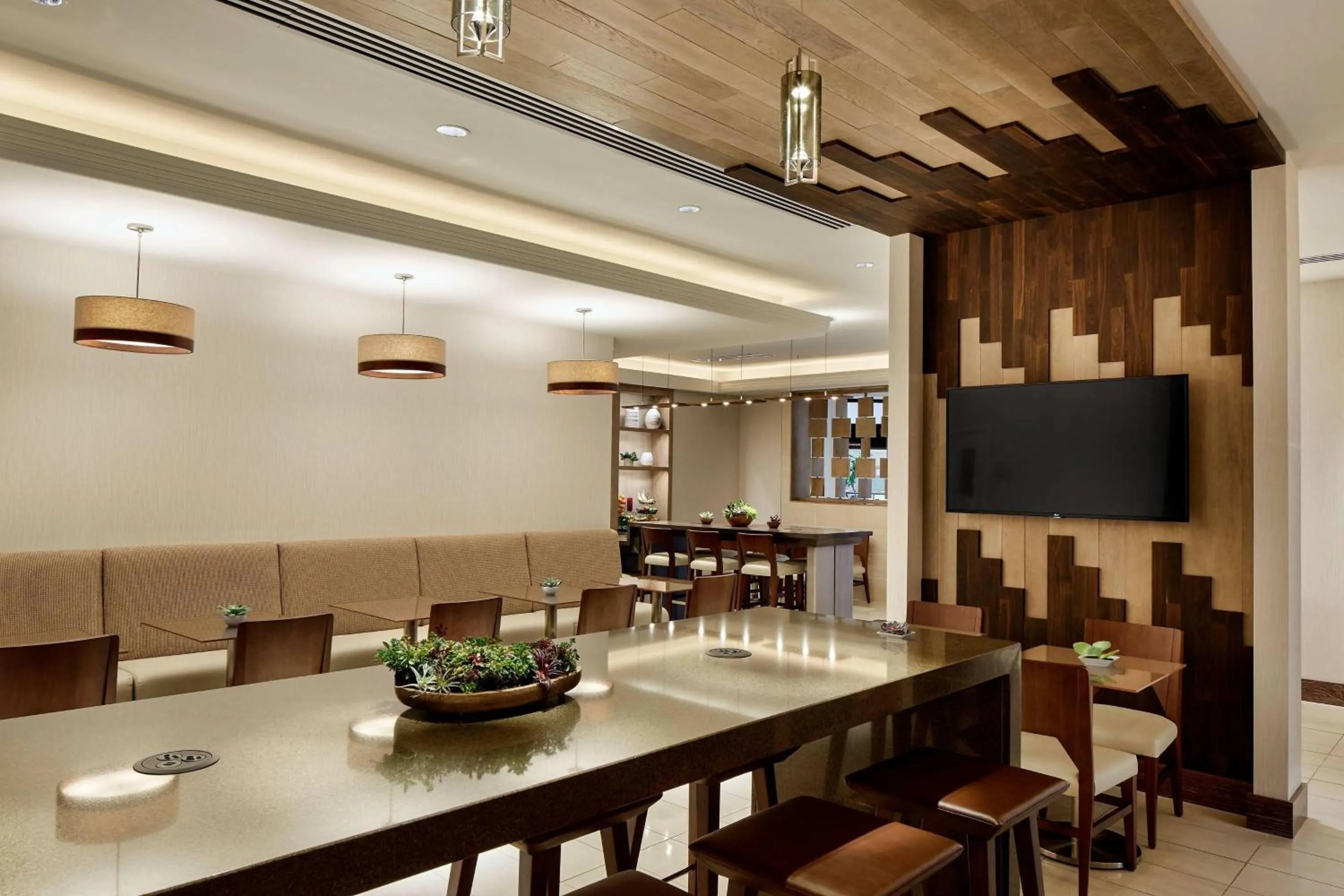 Lounge or bar in Marriott Cincinnati Northeast