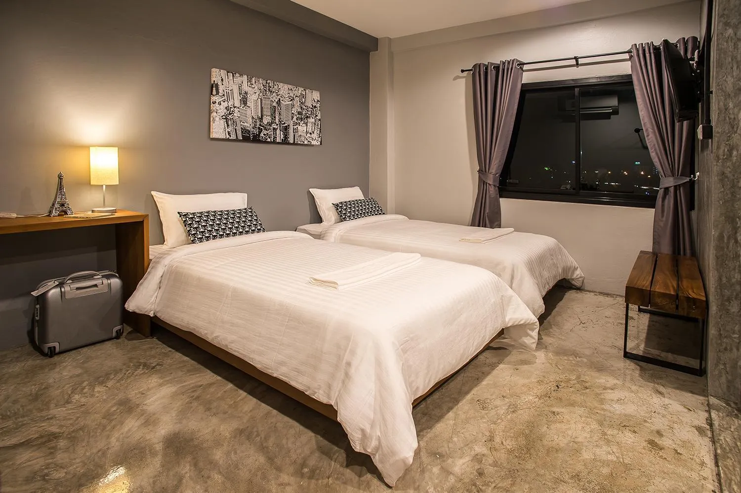 Photo of the whole room, Bed in Sleep Station