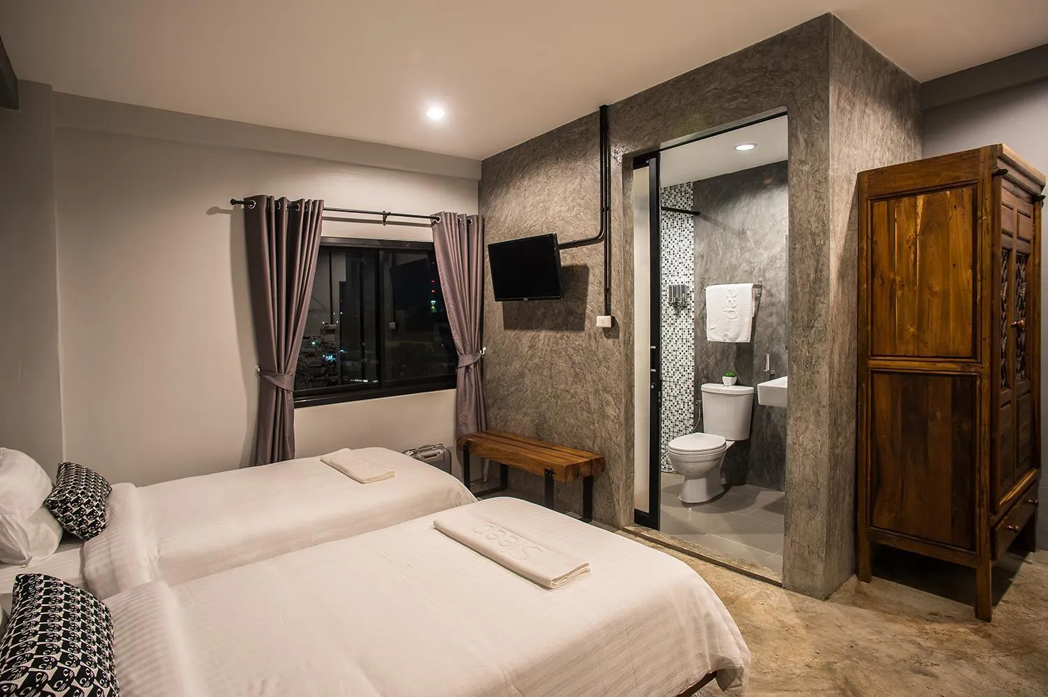 Photo of the whole room, Bed in Sleep Station