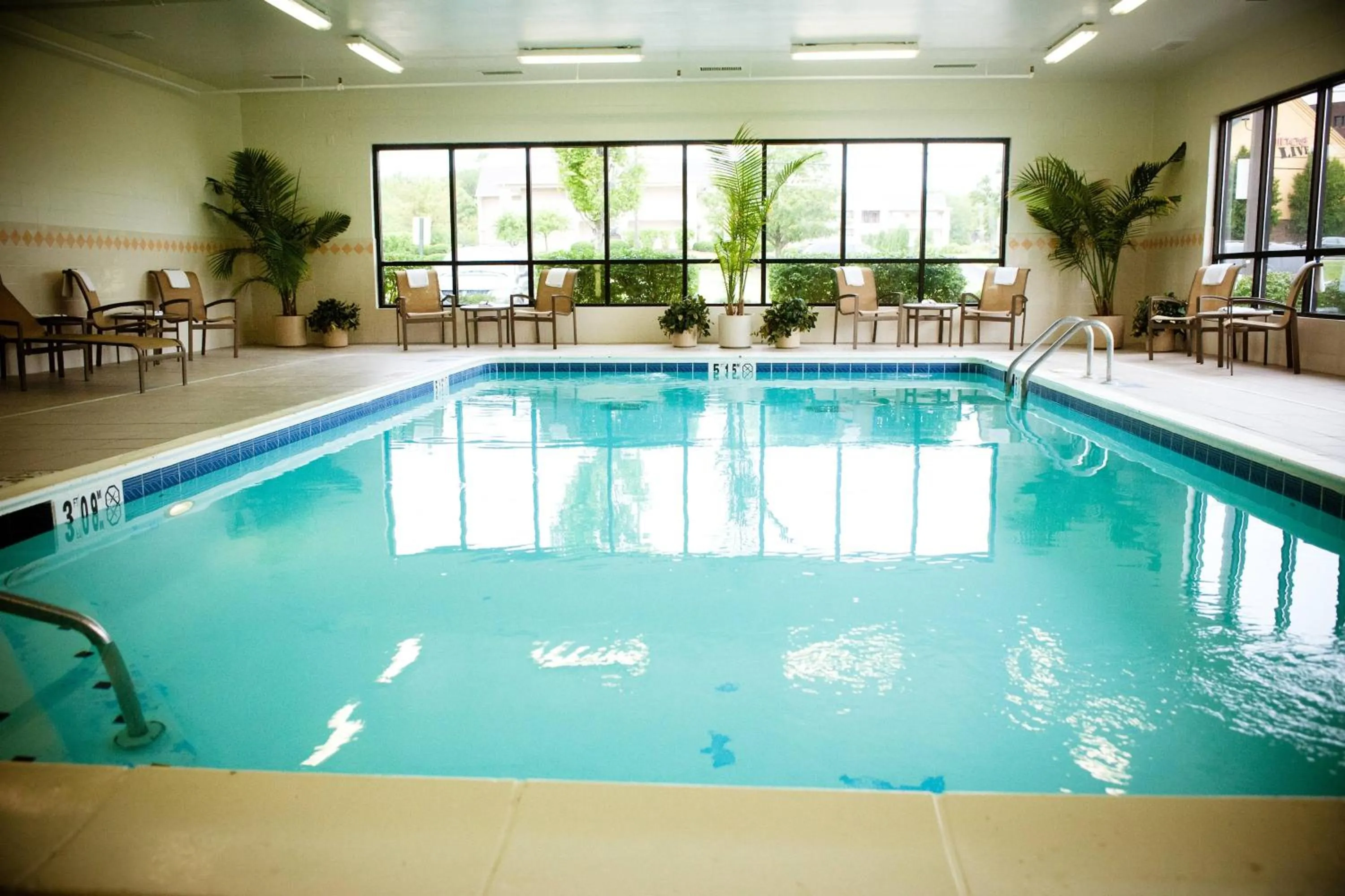 Swimming pool in Chester Inn & Suites