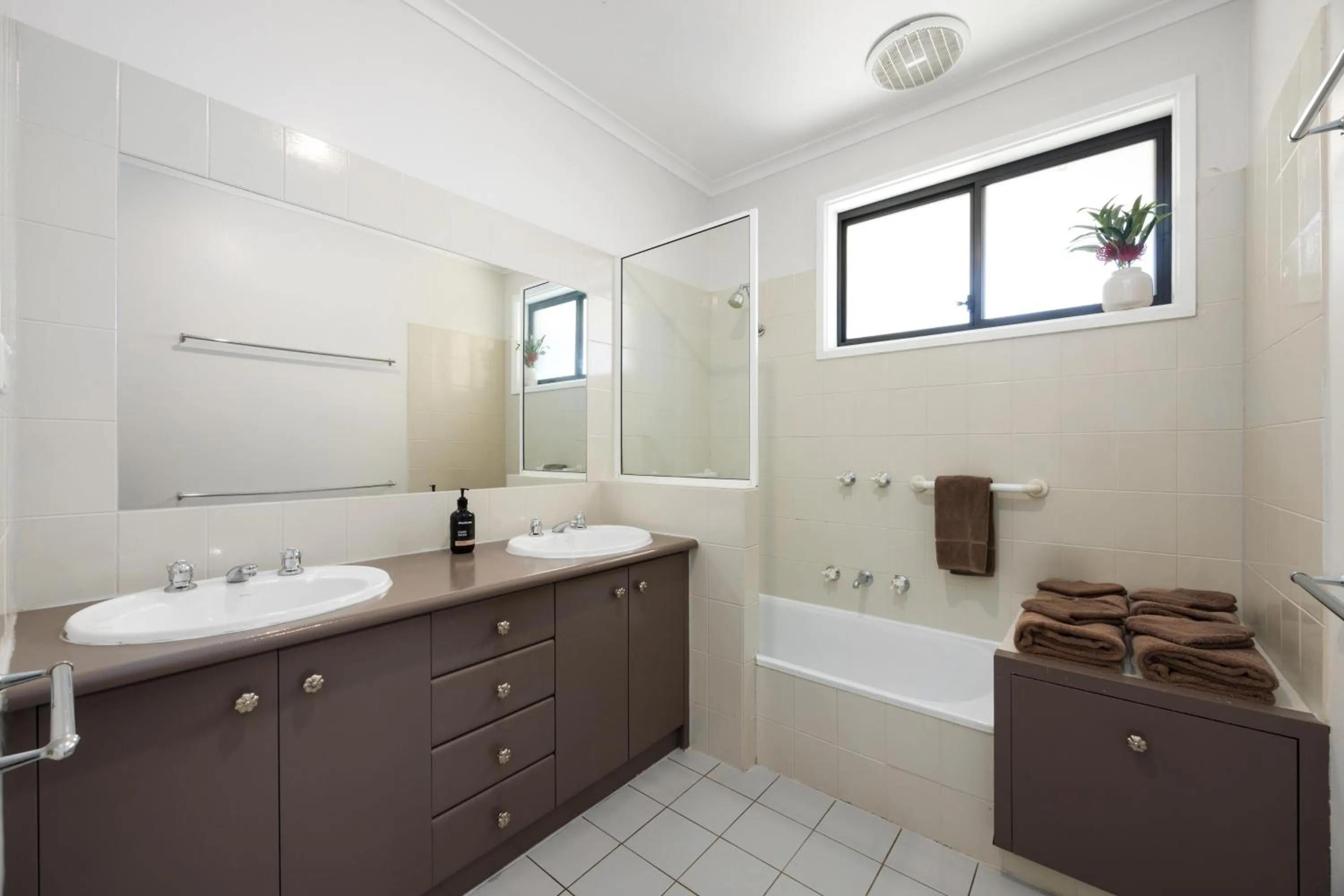 Shower in Maffra Motor Inn