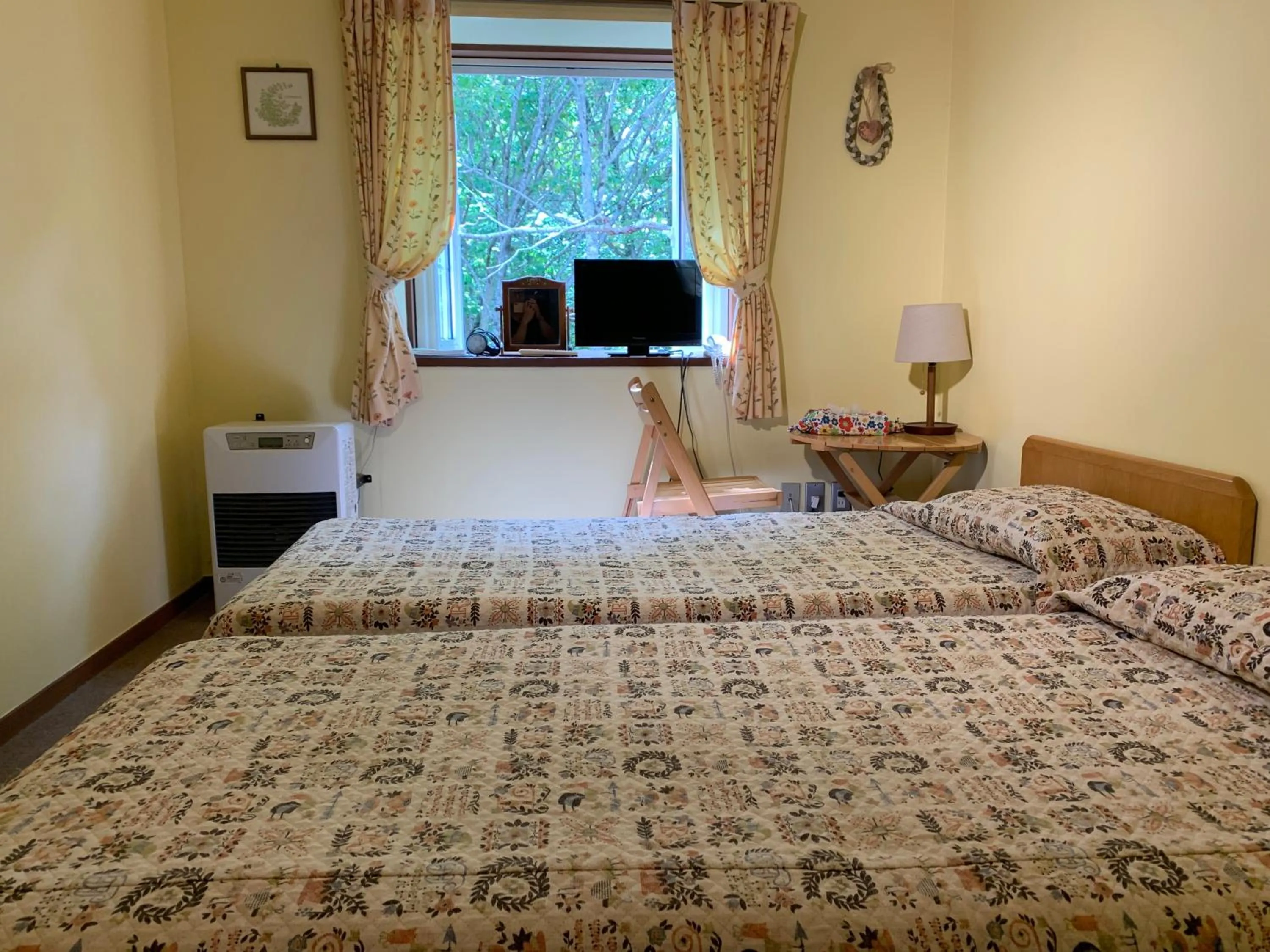 Photo of the whole room, Bed in Pension Rapport in Tambara Plateau