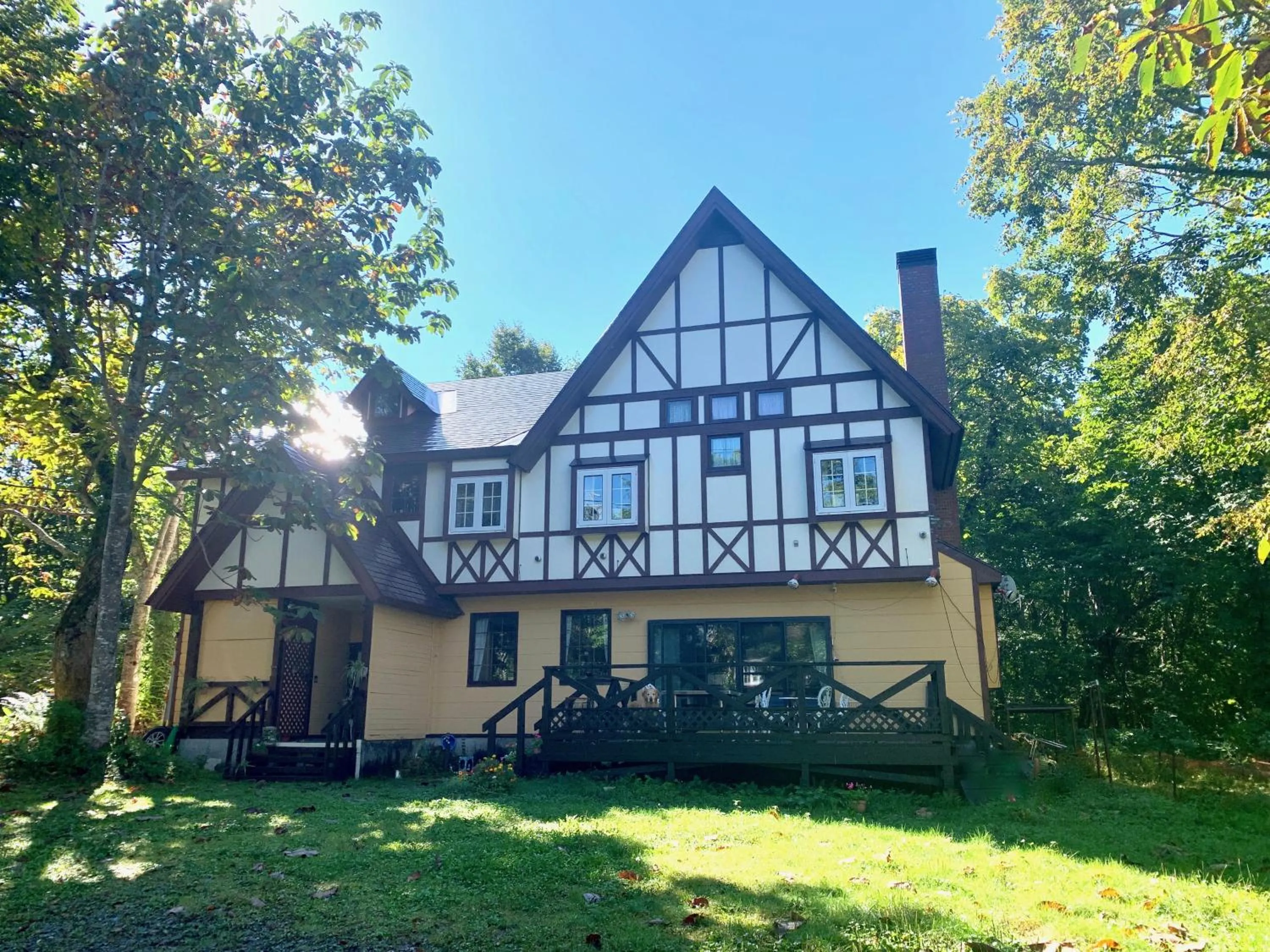 Property building in Pension Rapport in Tambara Plateau