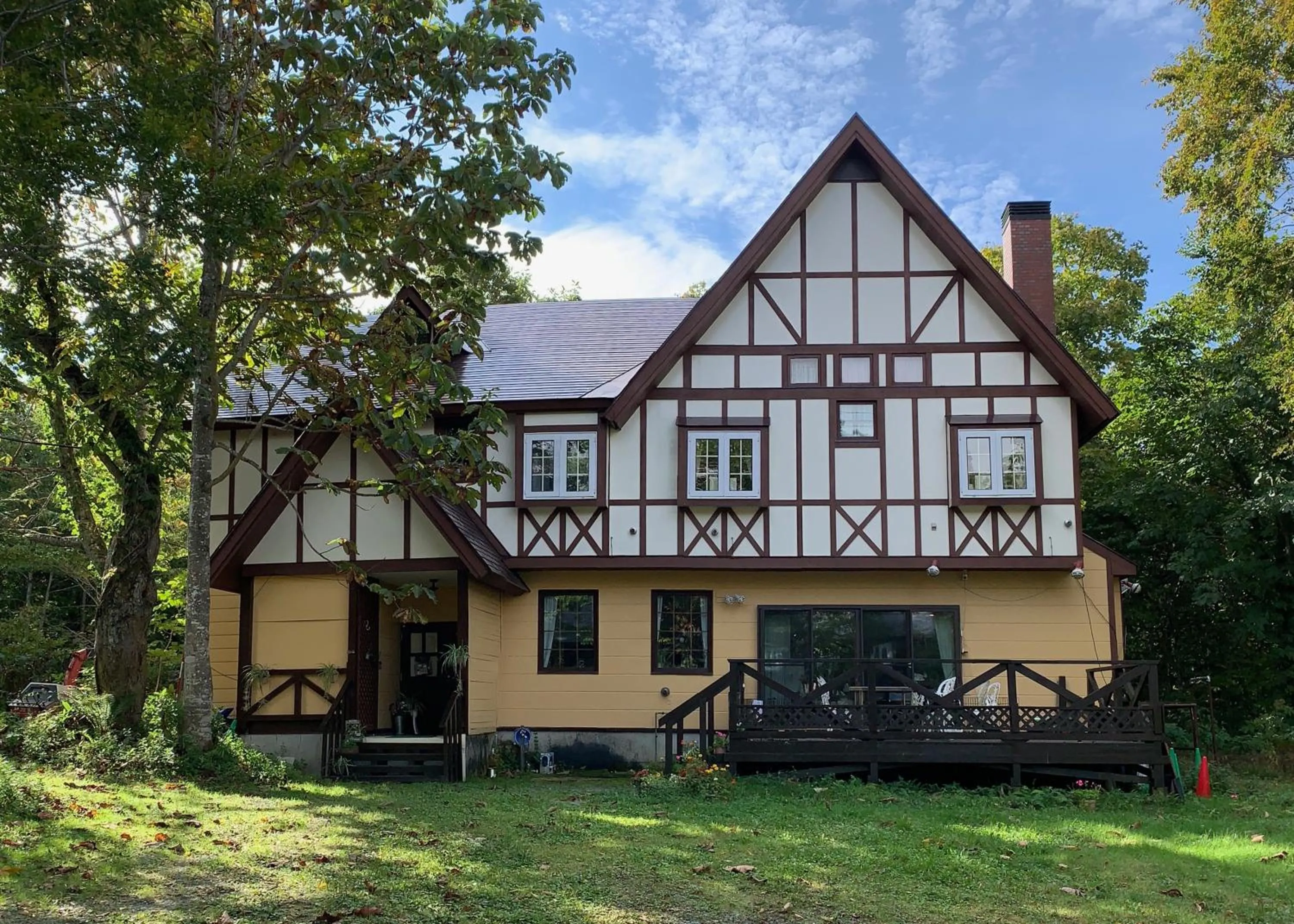 Property building in Pension Rapport in Tambara Plateau