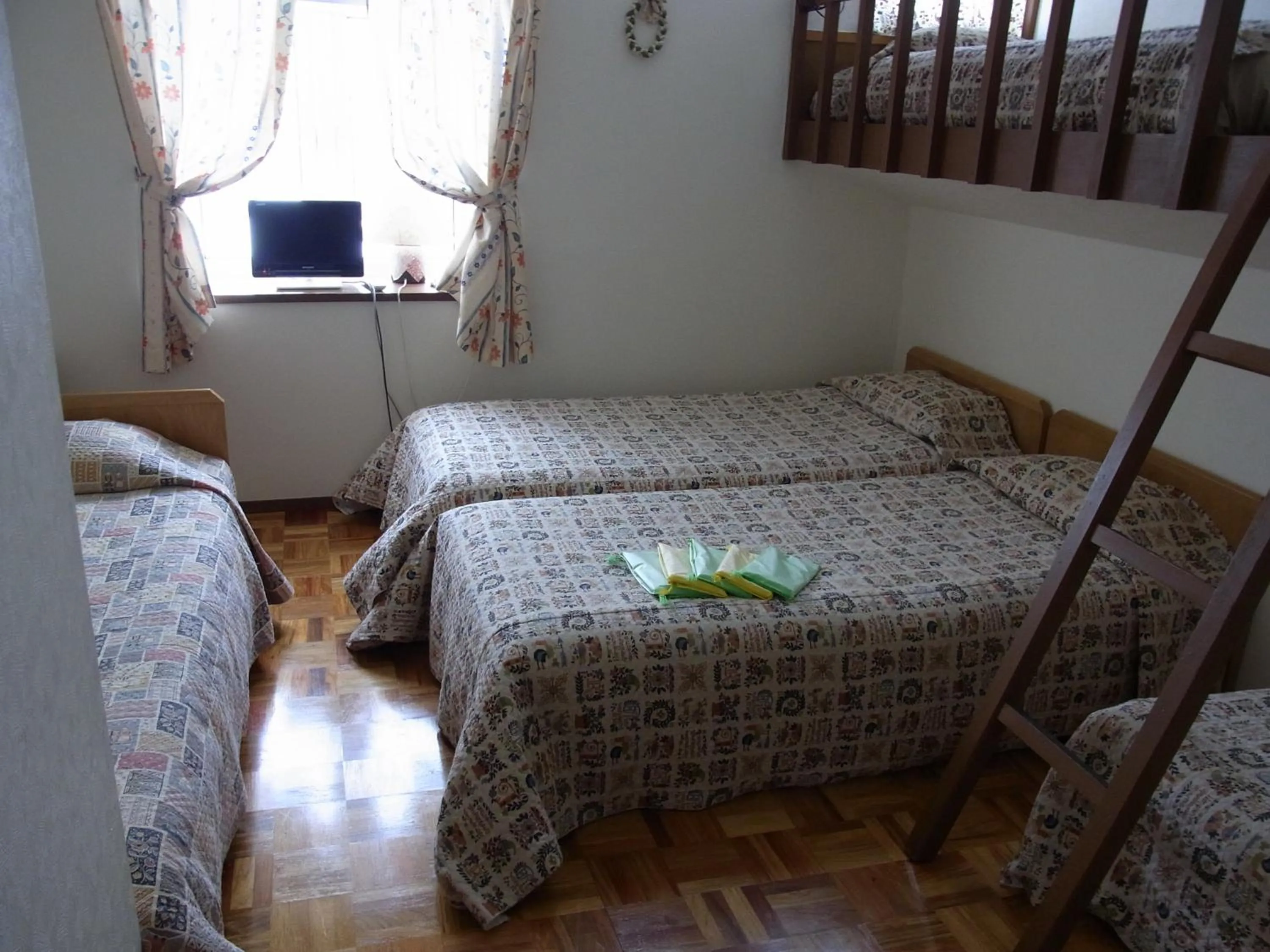 Photo of the whole room, Bed in Pension Rapport in Tambara Plateau