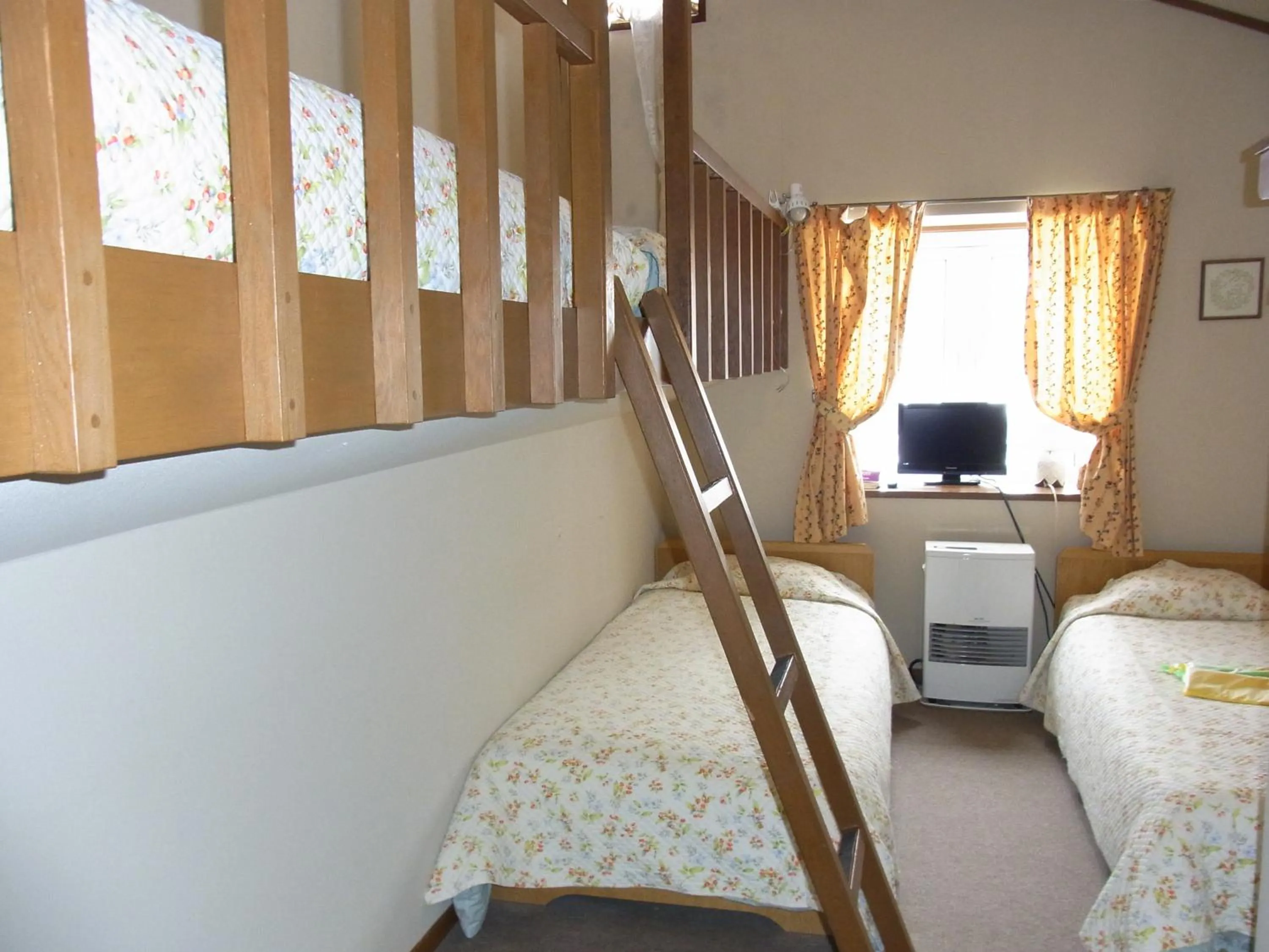 Photo of the whole room, Bed in Pension Rapport in Tambara Plateau