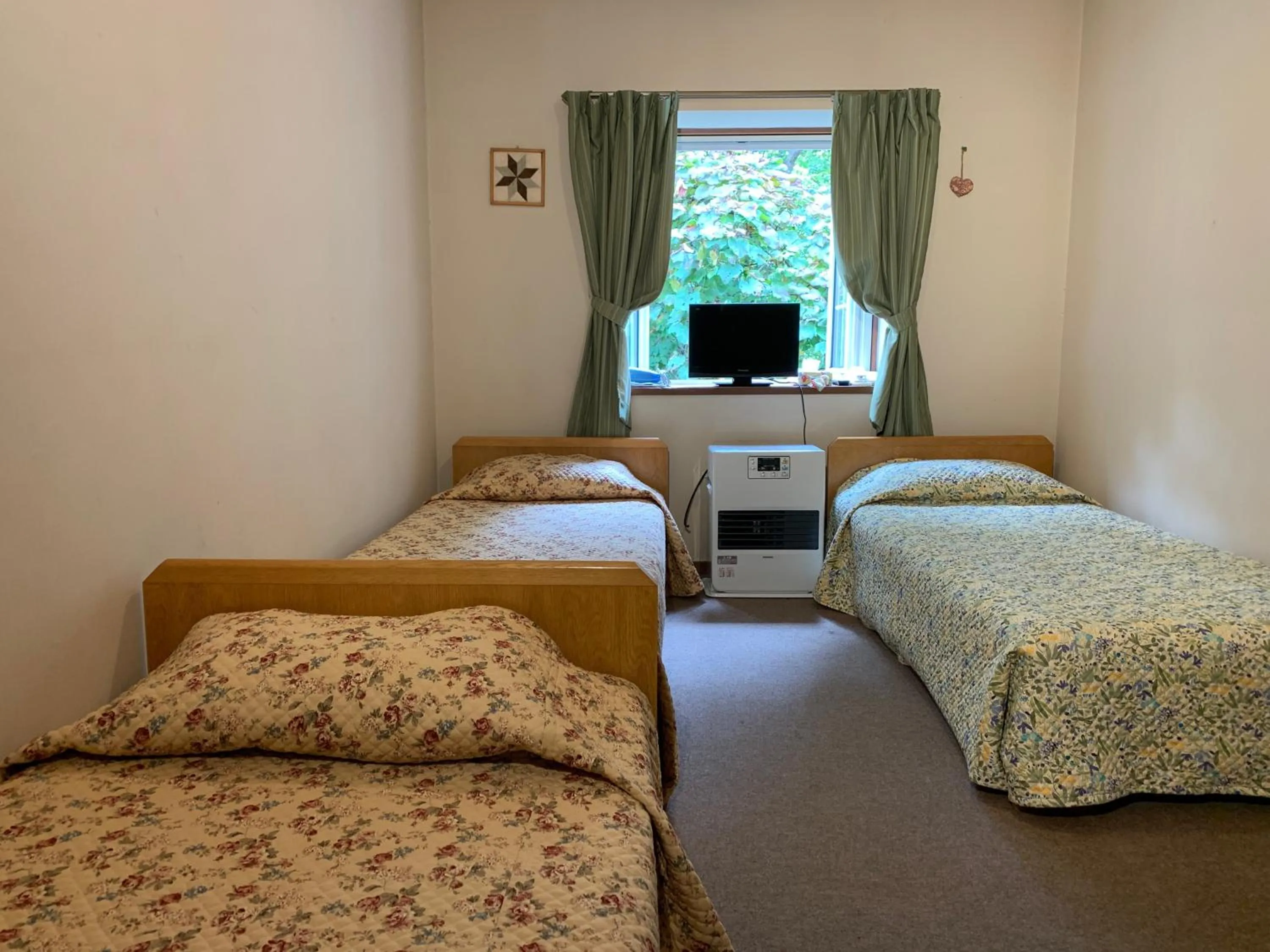 Photo of the whole room, Bed in Pension Rapport in Tambara Plateau