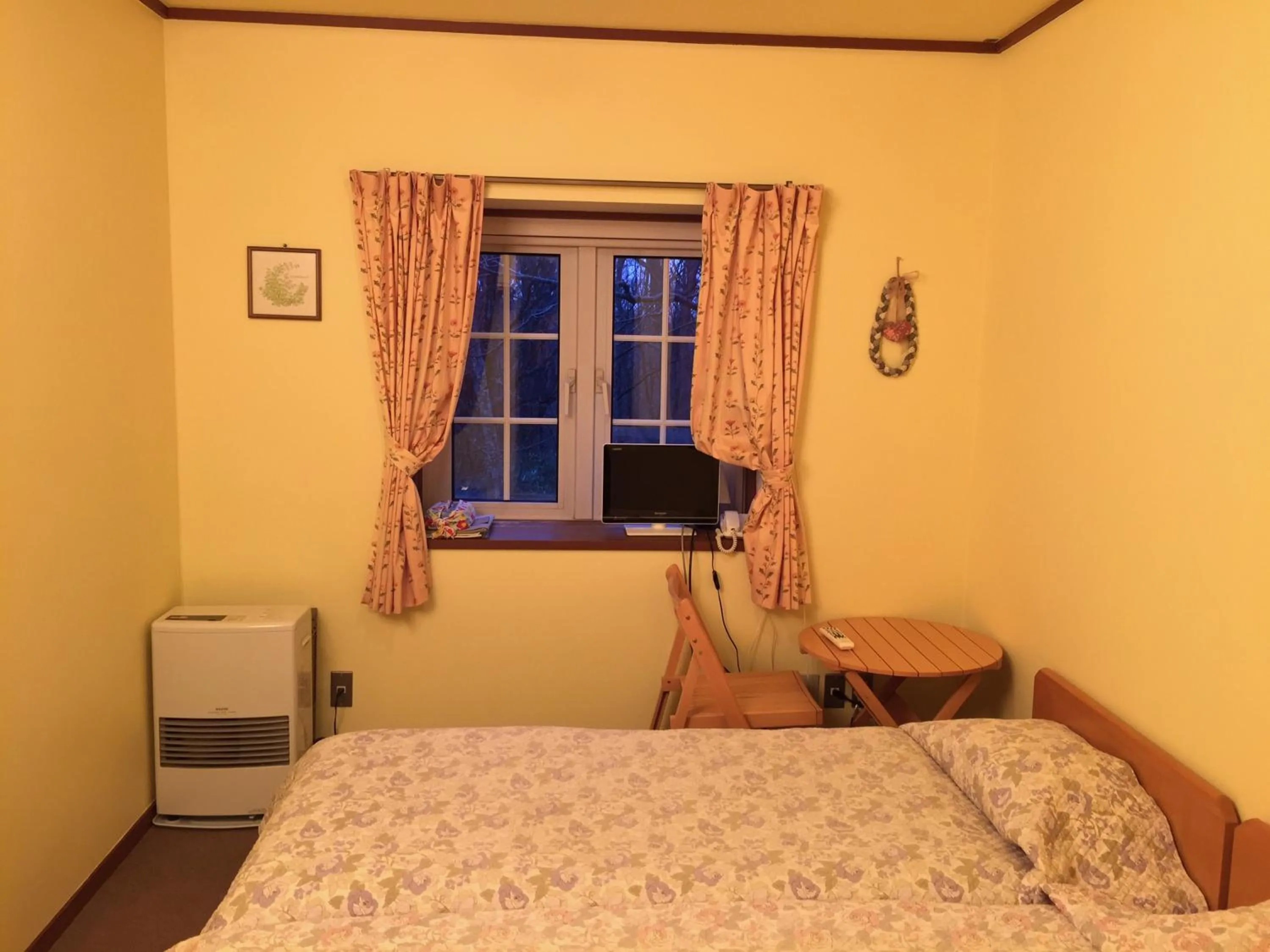 Photo of the whole room, Bed in Pension Rapport in Tambara Plateau