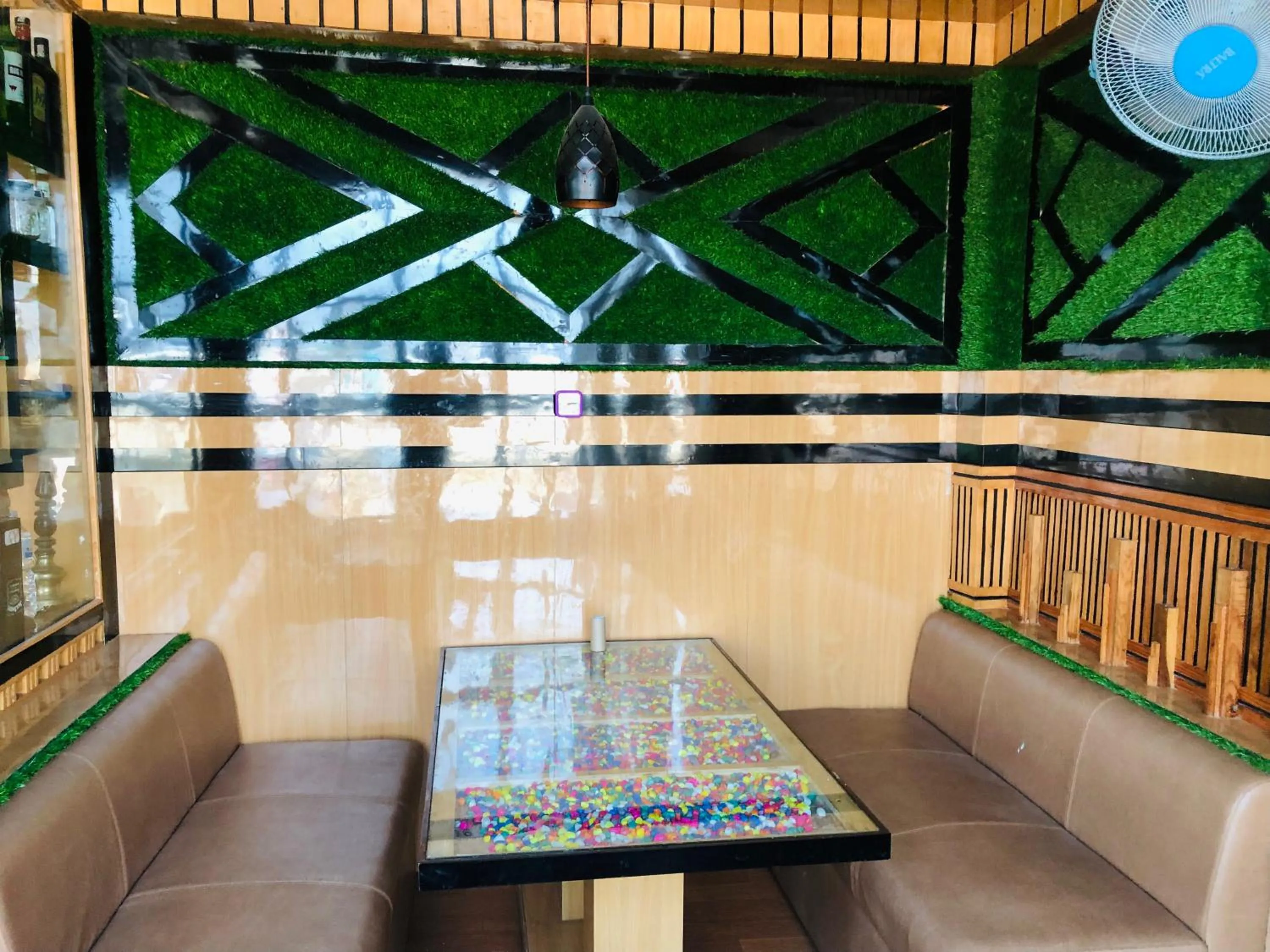 Restaurant/places to eat in Sara's Backpackers Hotel