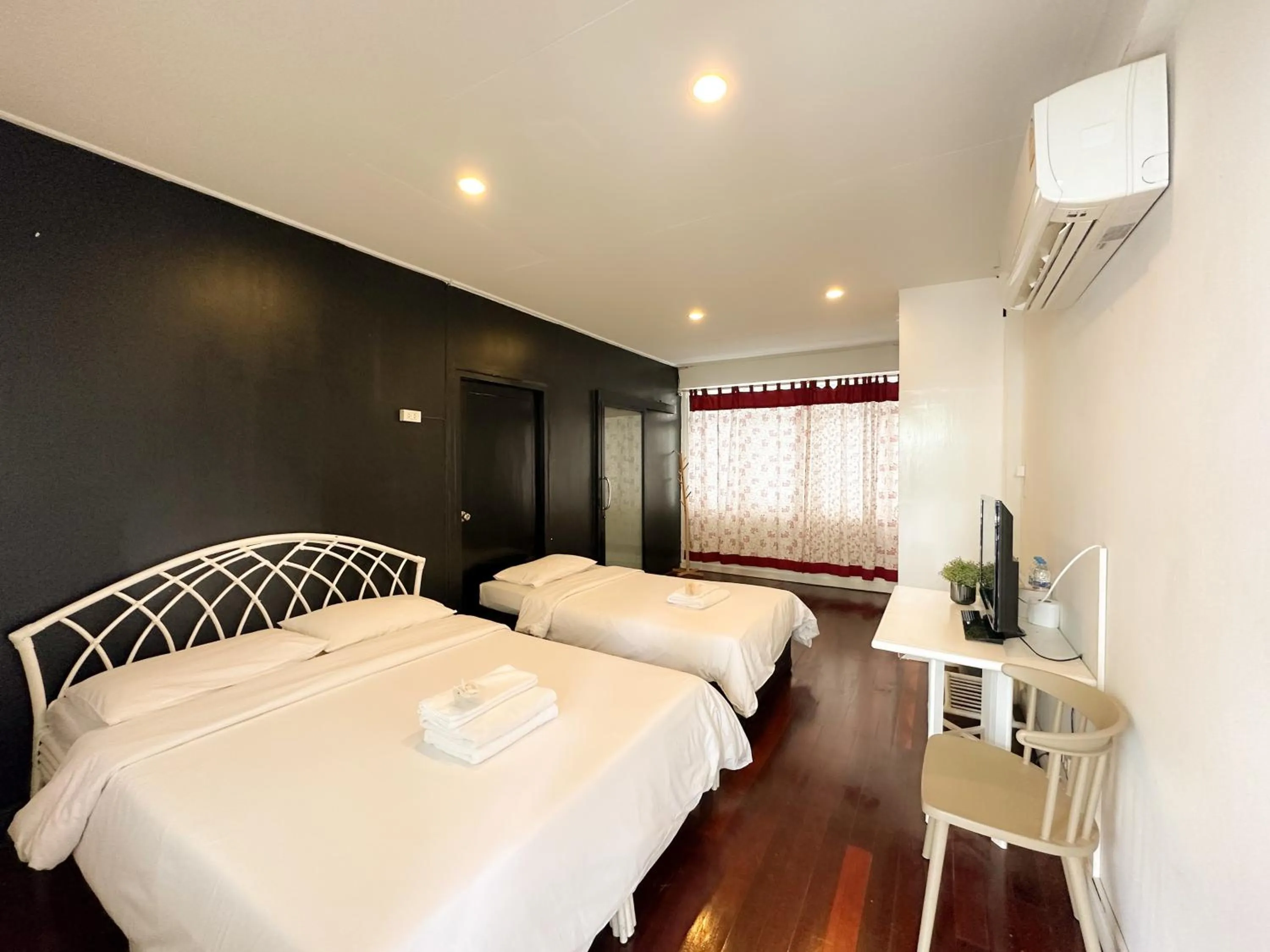 Standard Triple Room in White Lodge Hotel Bangkok