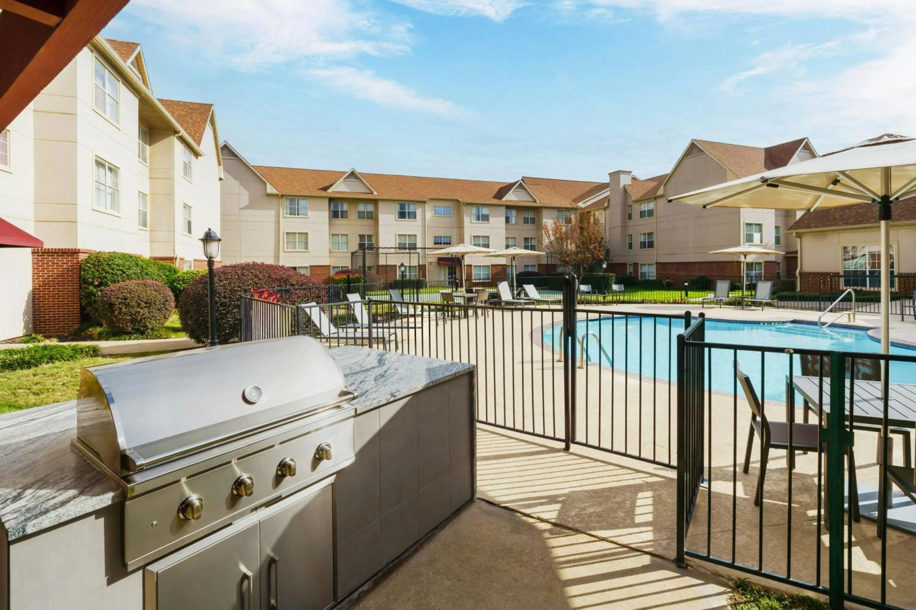 Swimming pool in Residence Inn Arlington