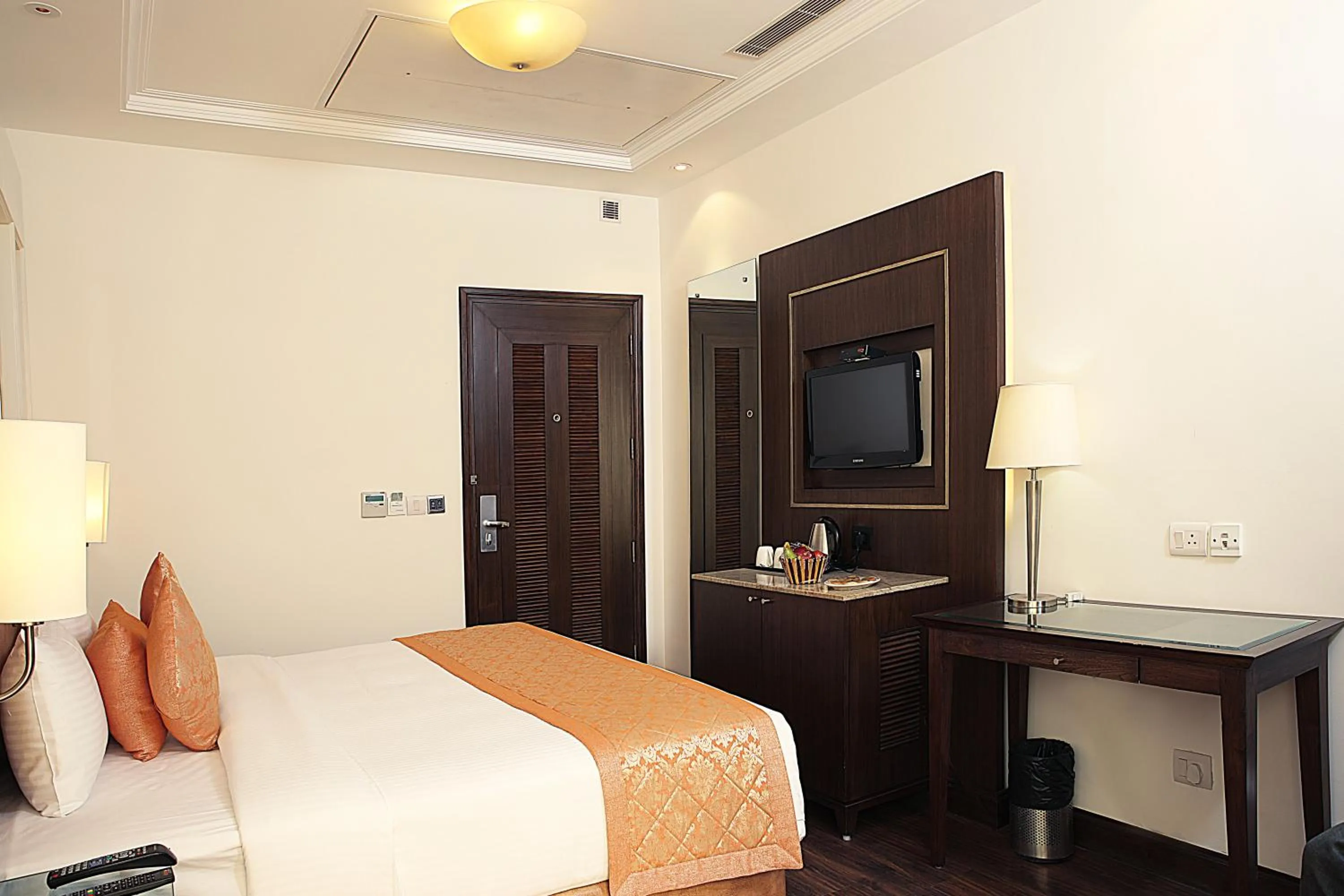 TV and multimedia, Bed in Inde Hotel Signature Tower