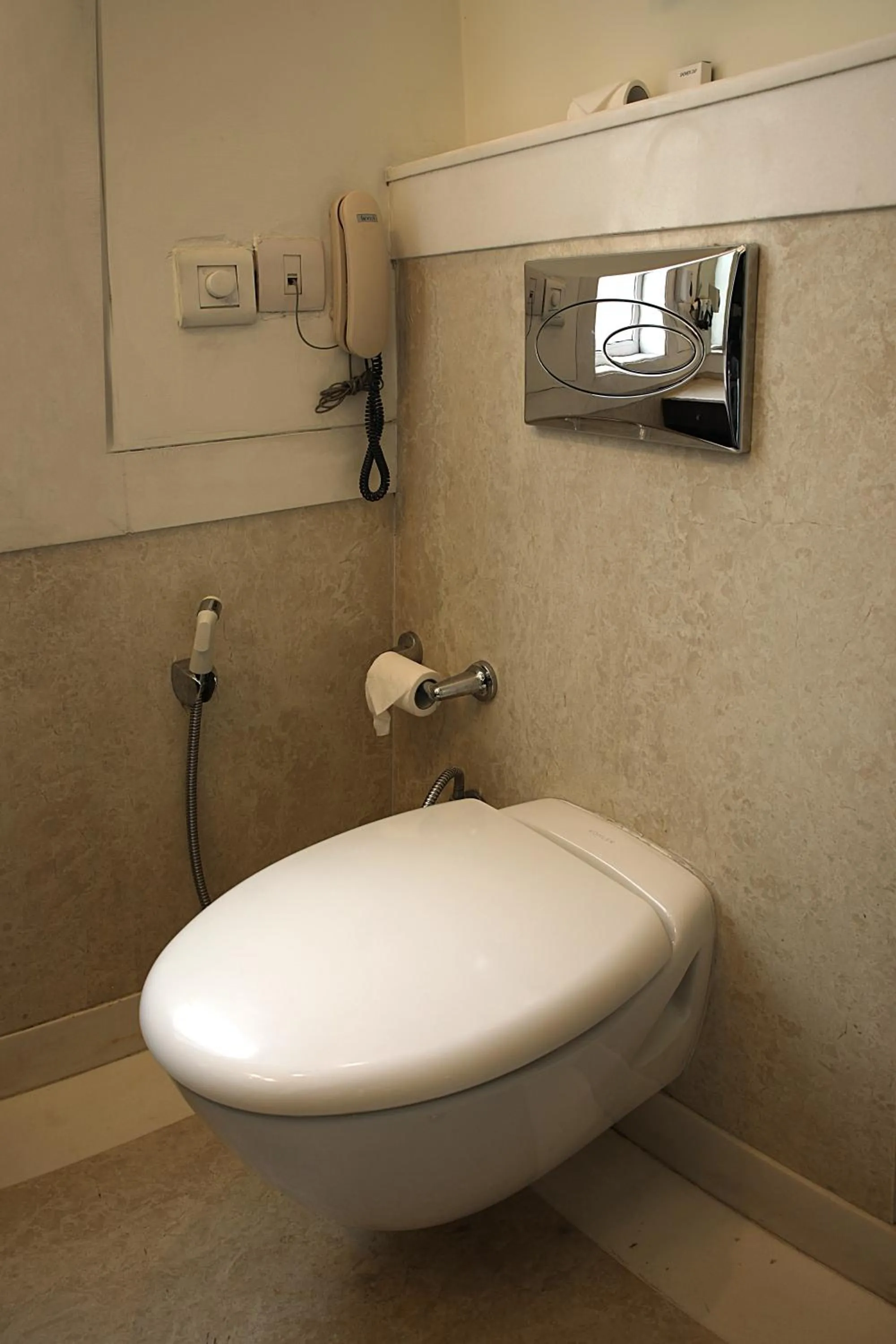 Toilet in Inde Hotel Signature Tower