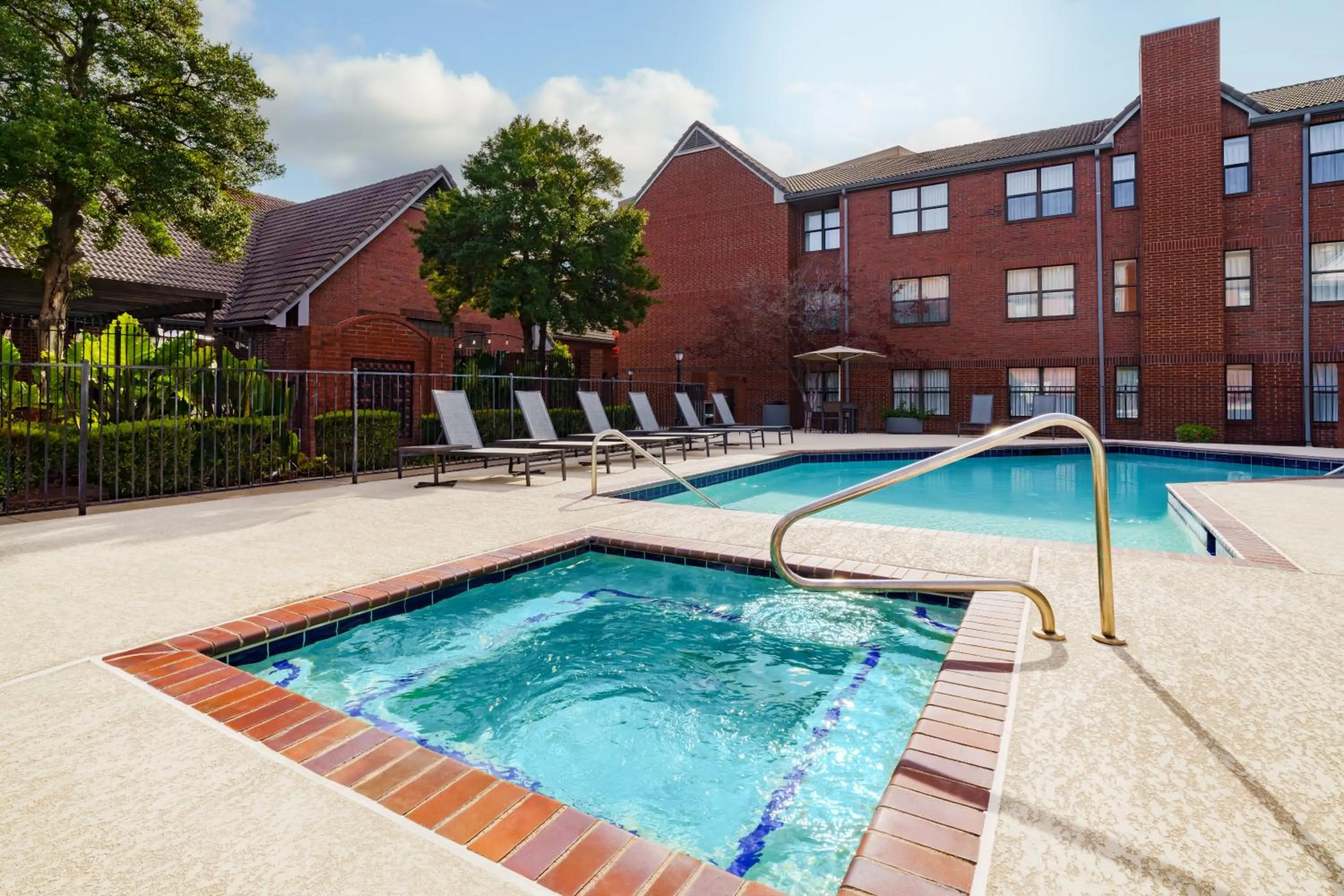 Hot Tub in Residence Inn Dallas Addison/Quorum Drive