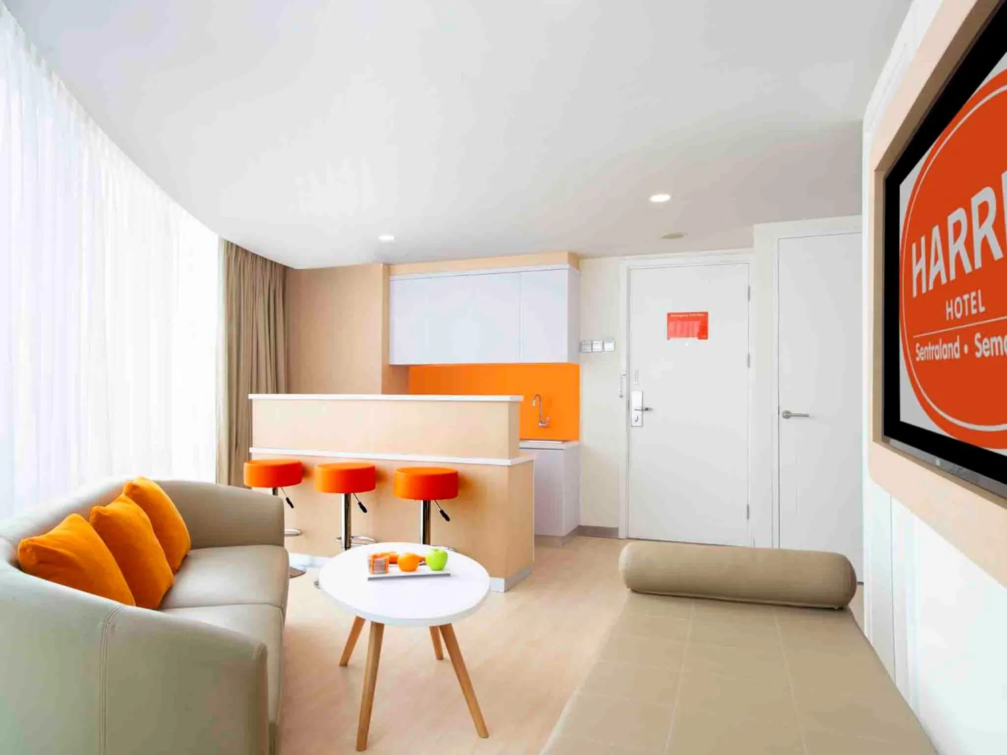 Living room in HARRIS Hotel Sentraland