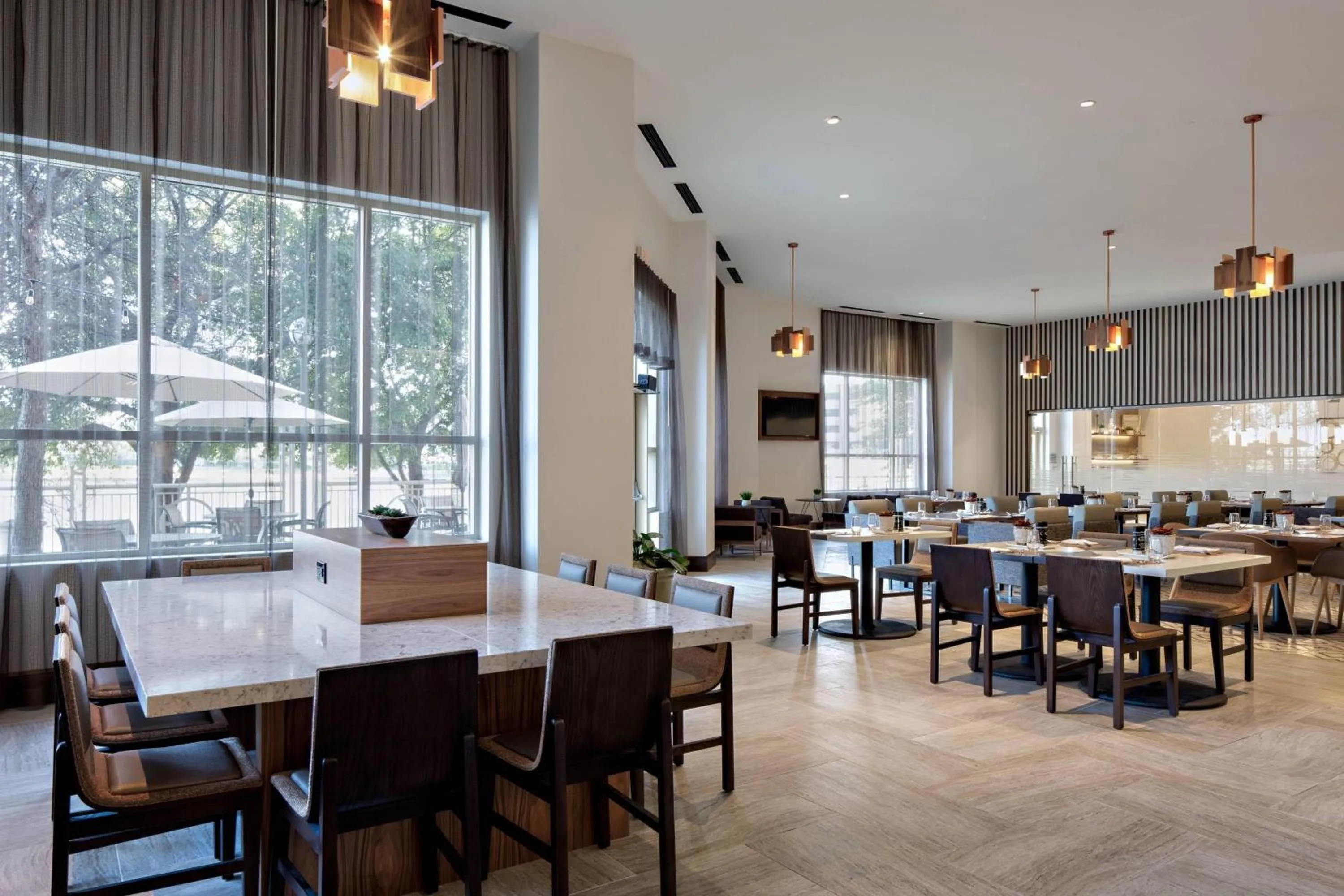 Restaurant/places to eat in Marriott Dallas Las Colinas