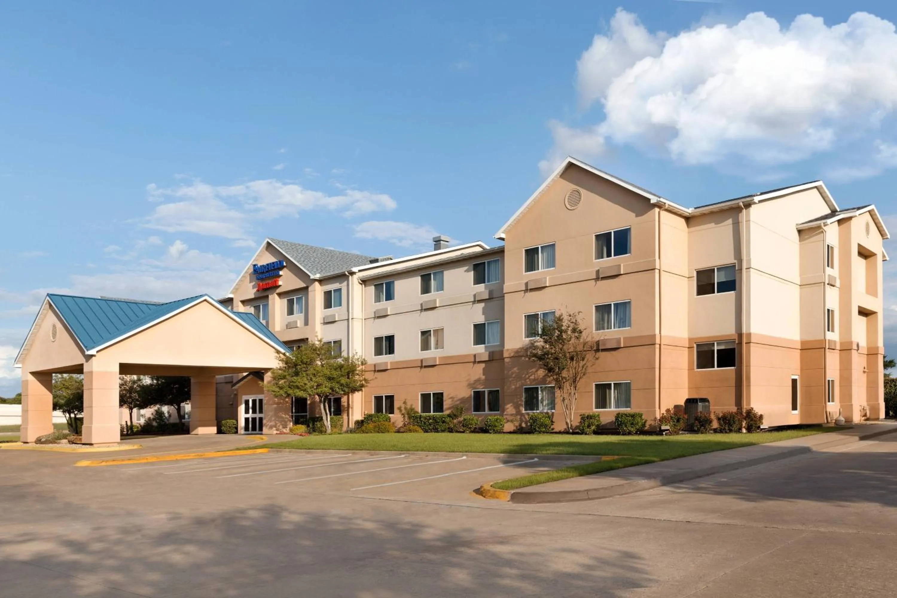 Property building in Fairfield Inn & Suites Dallas Mesquite