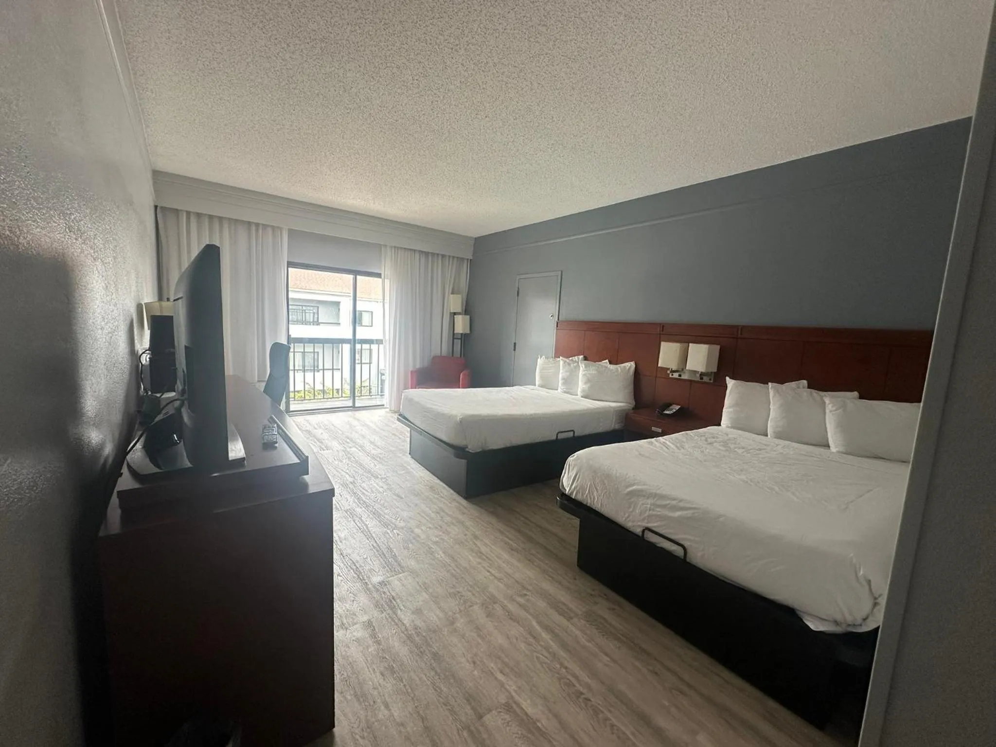 Bedroom, Bed in Super 8 by Wyndham Dallas Love Field Airport