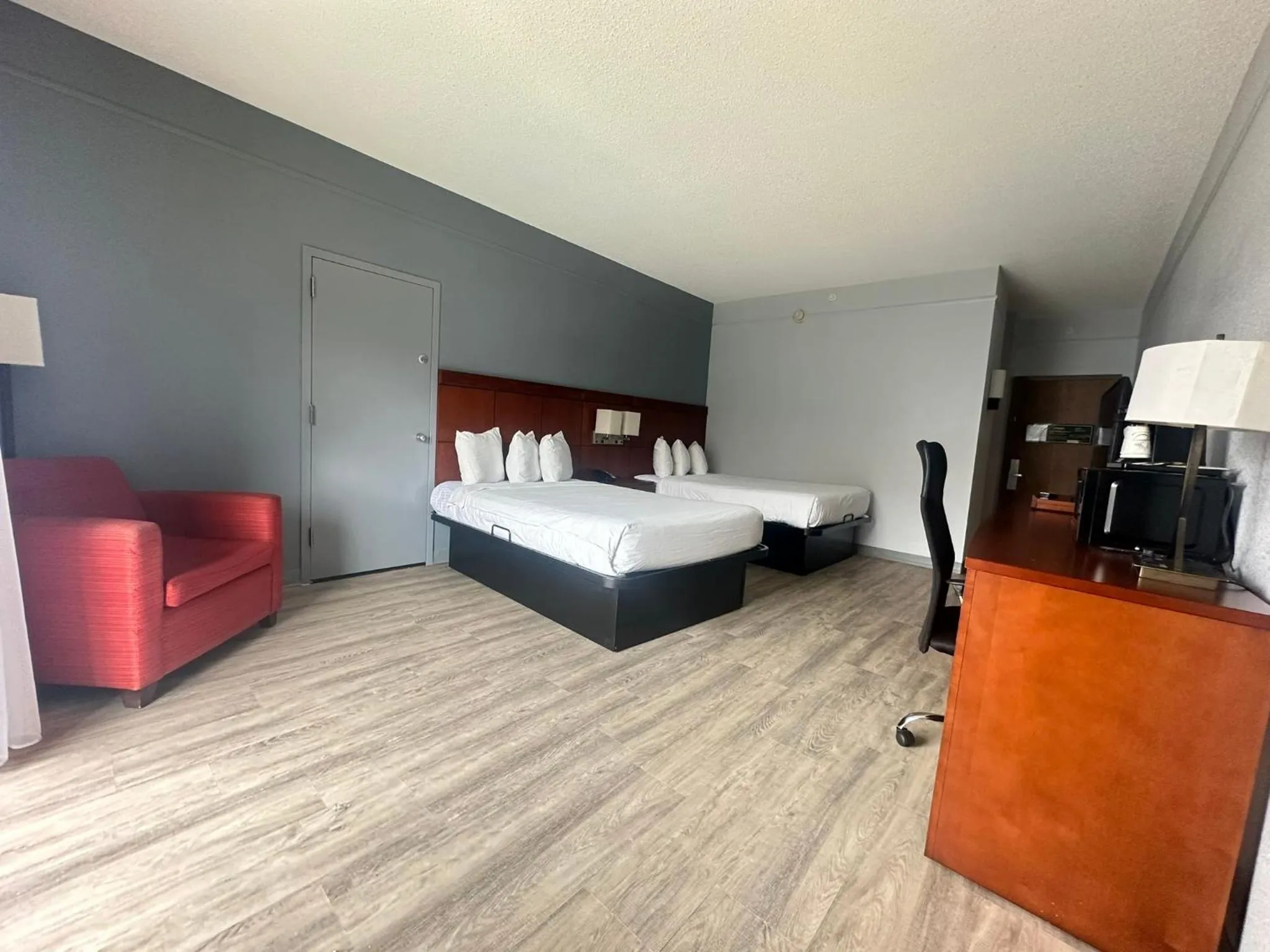 Bed in Super 8 by Wyndham Dallas Love Field Airport