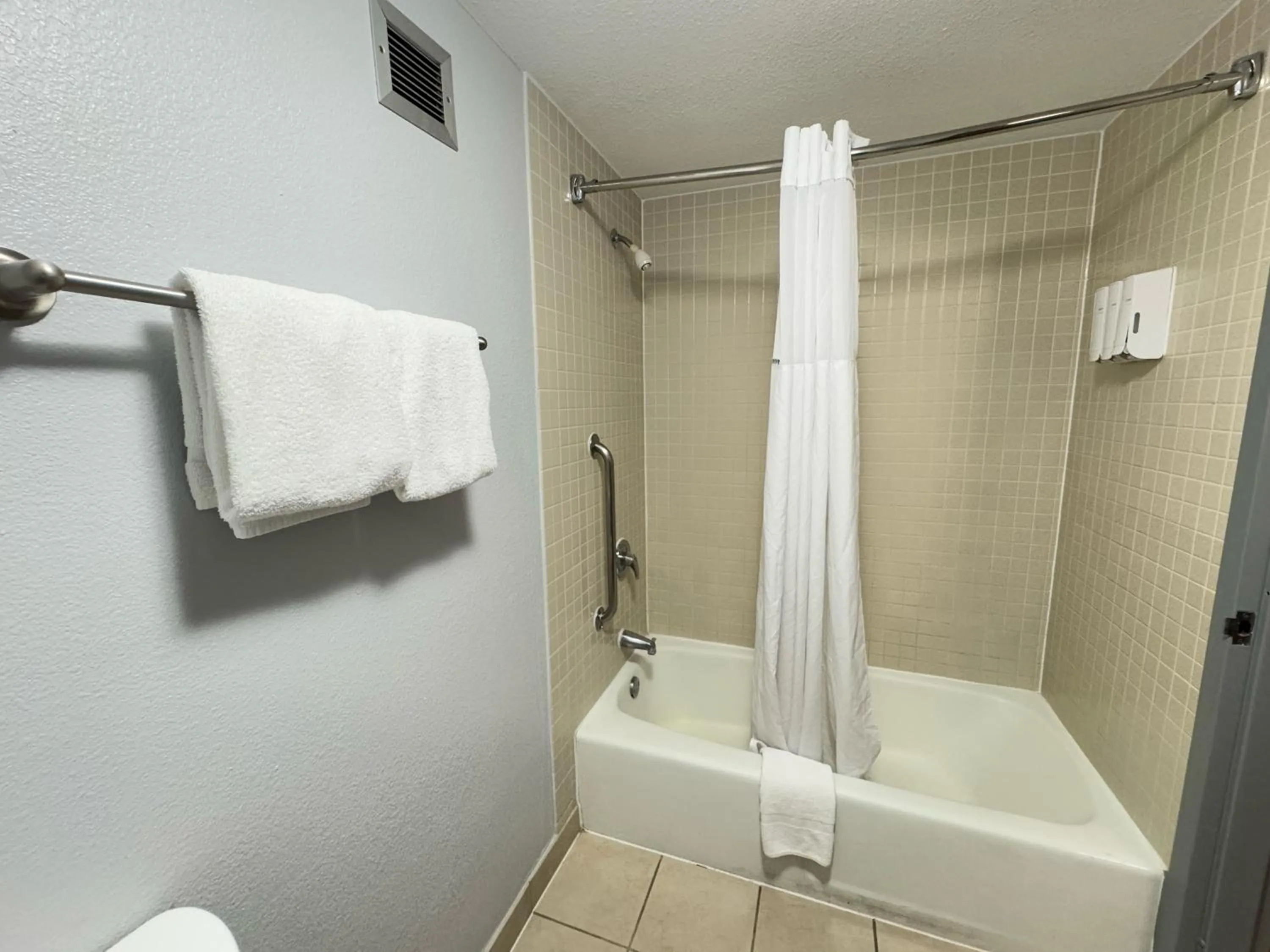 Super 8 by Wyndham Dallas Love Field Airport