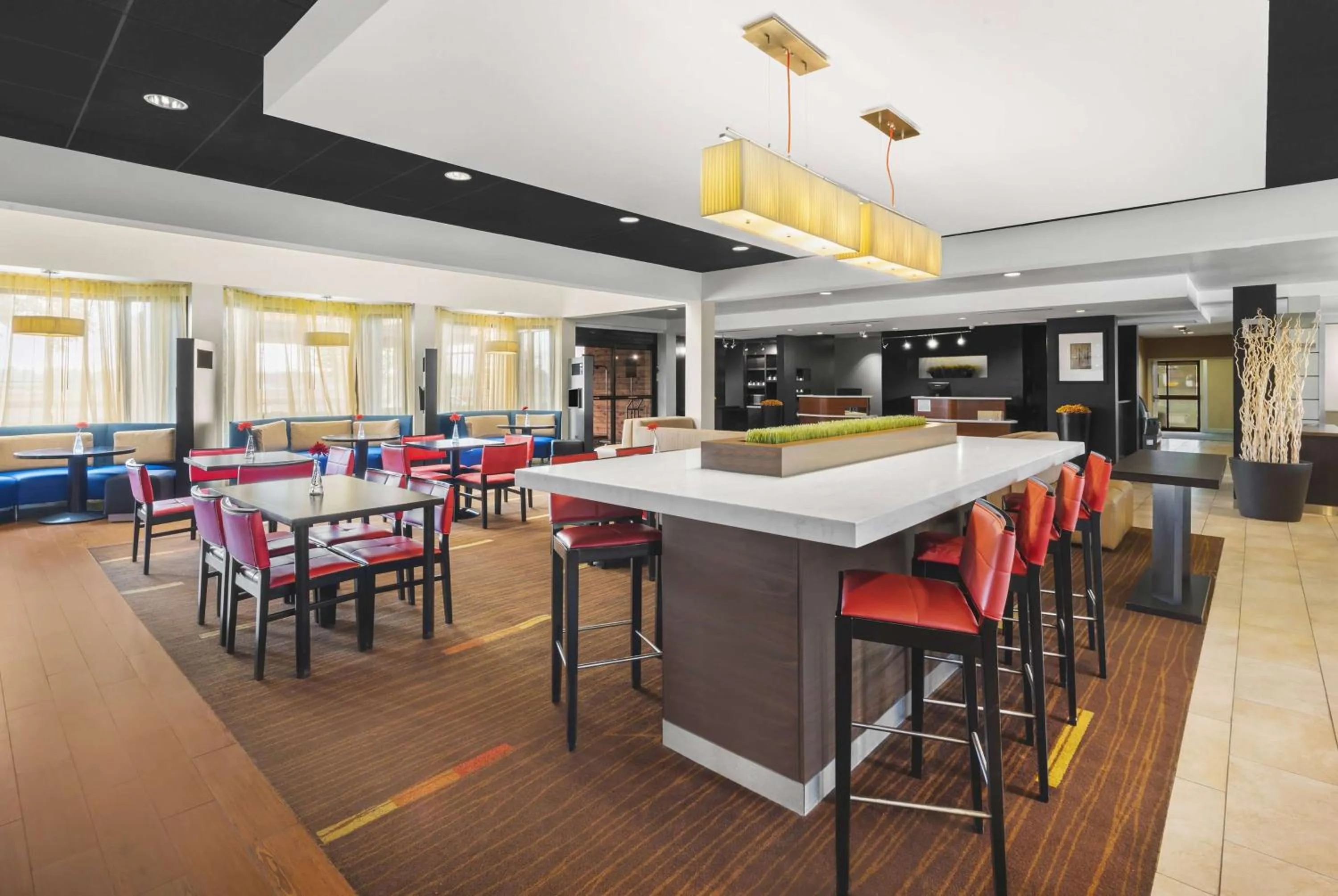 Lobby or reception in Super 8 by Wyndham Dallas Love Field Airport