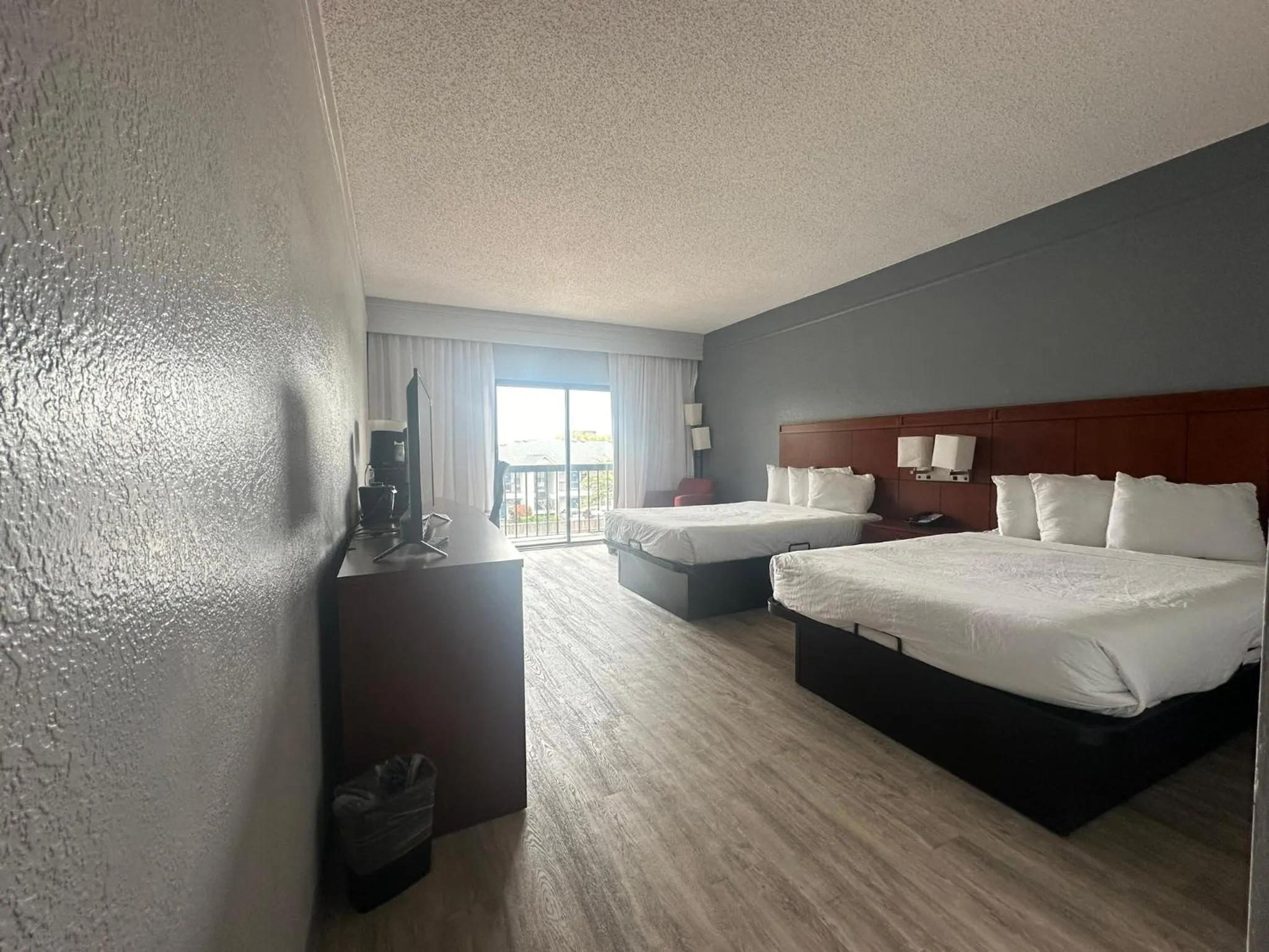 Bedroom, Bed in Super 8 by Wyndham Dallas Love Field Airport