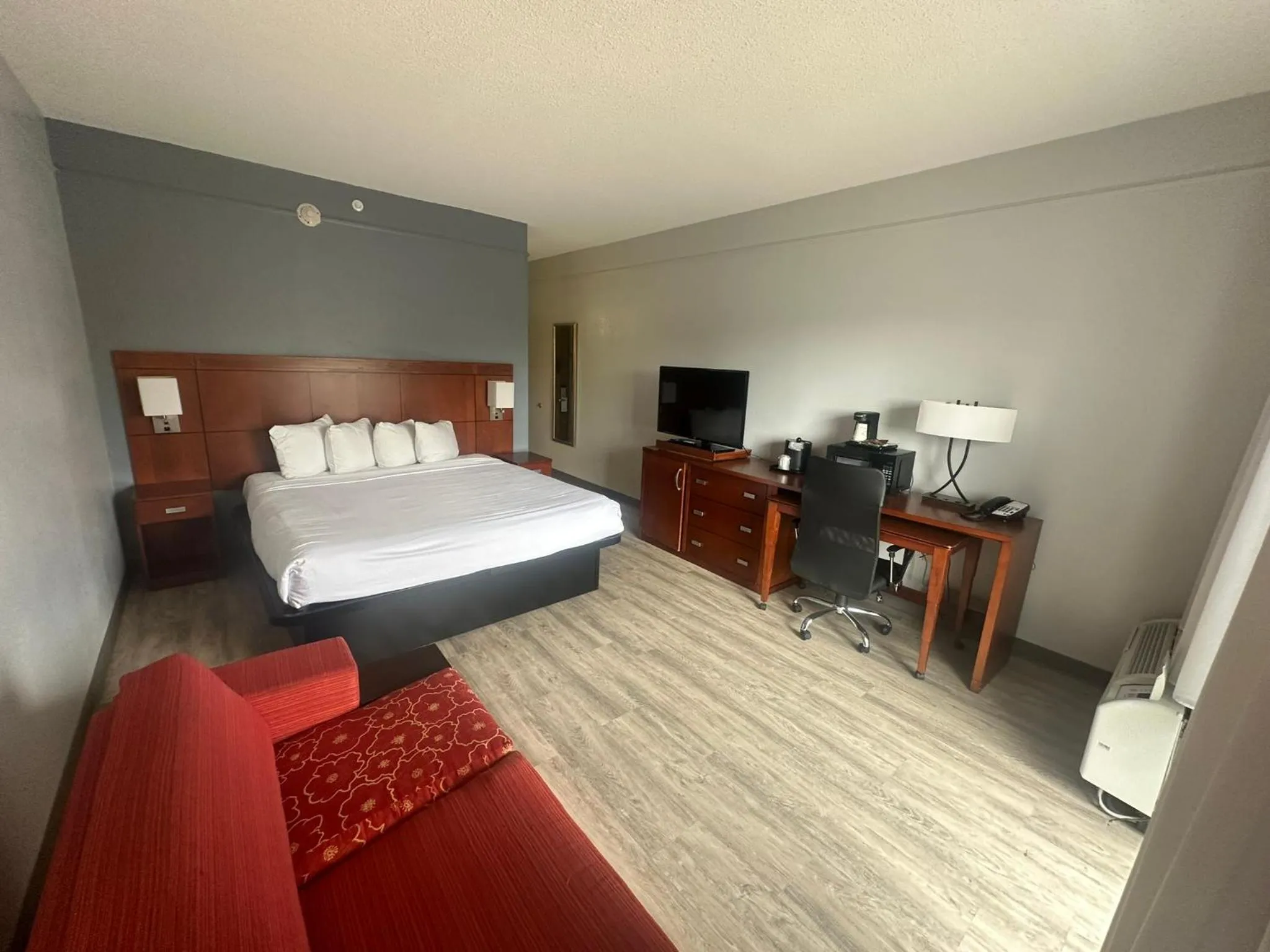 Bed in Super 8 by Wyndham Dallas Love Field Airport