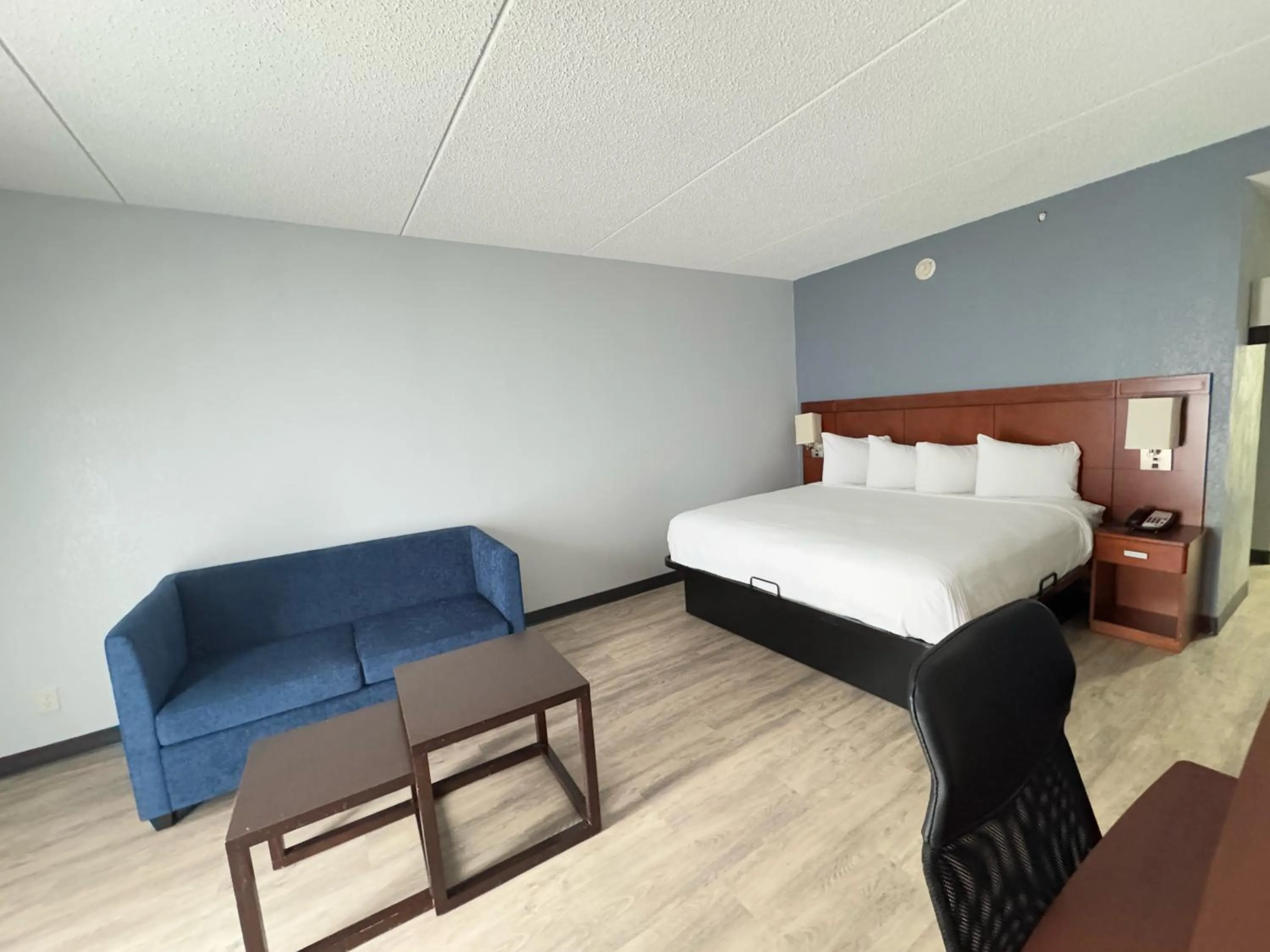 Bed in Super 8 by Wyndham Dallas Love Field Airport