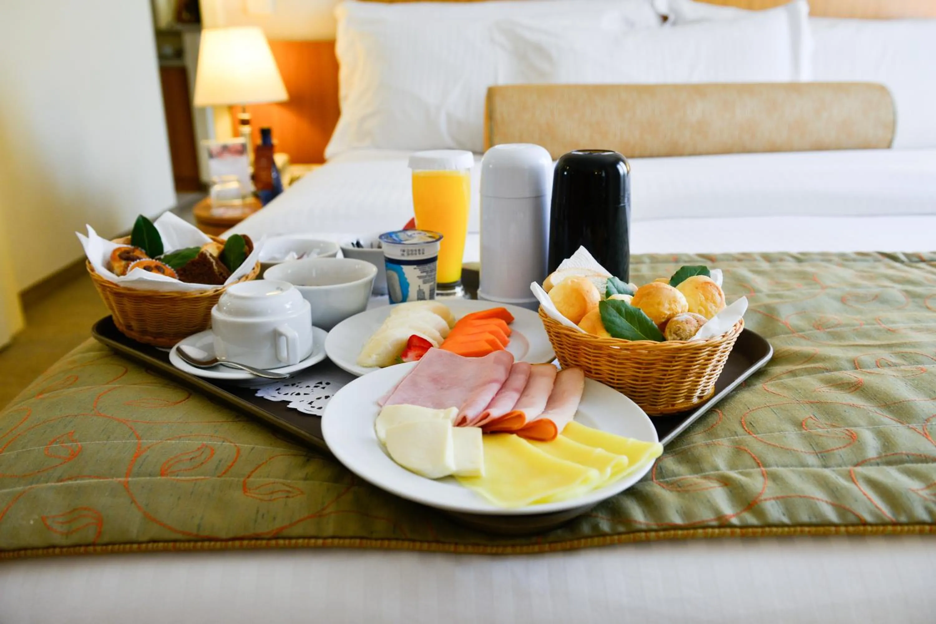 Food, Bed in Clarion Faria Lima