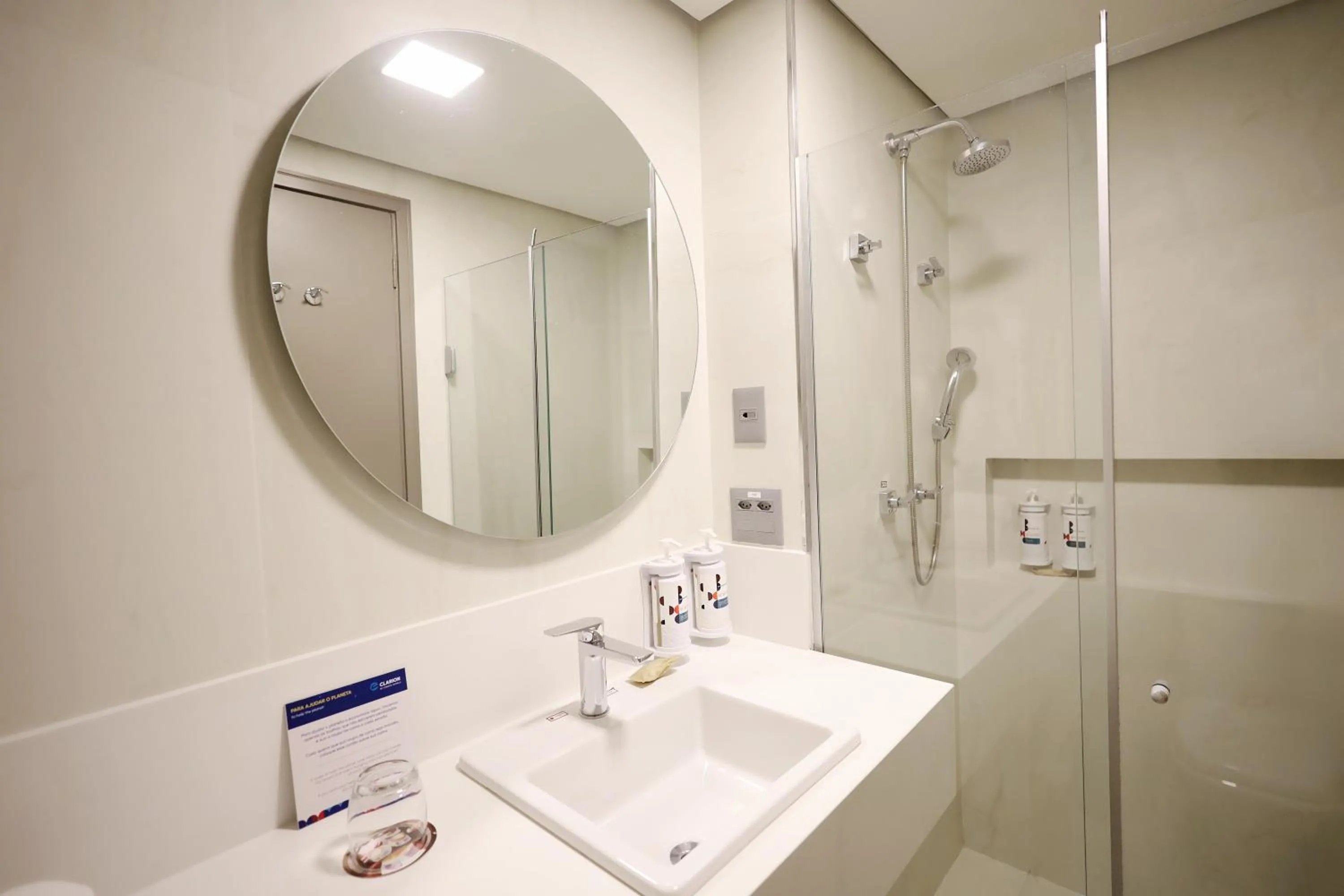 Bathroom in Clarion Faria Lima