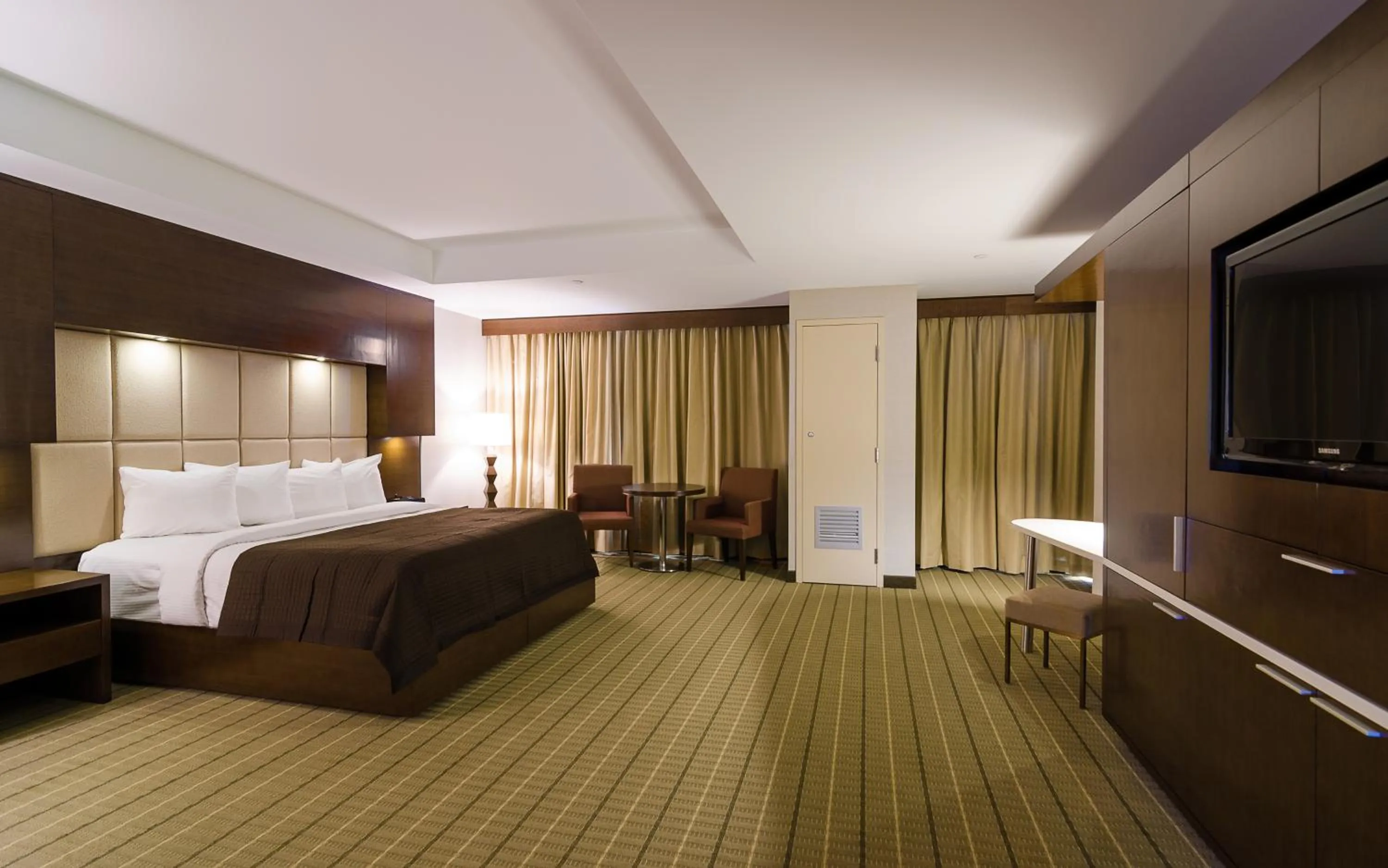 Photo of the whole room, Bed in Hotel Casino New Nouveau Brunswick