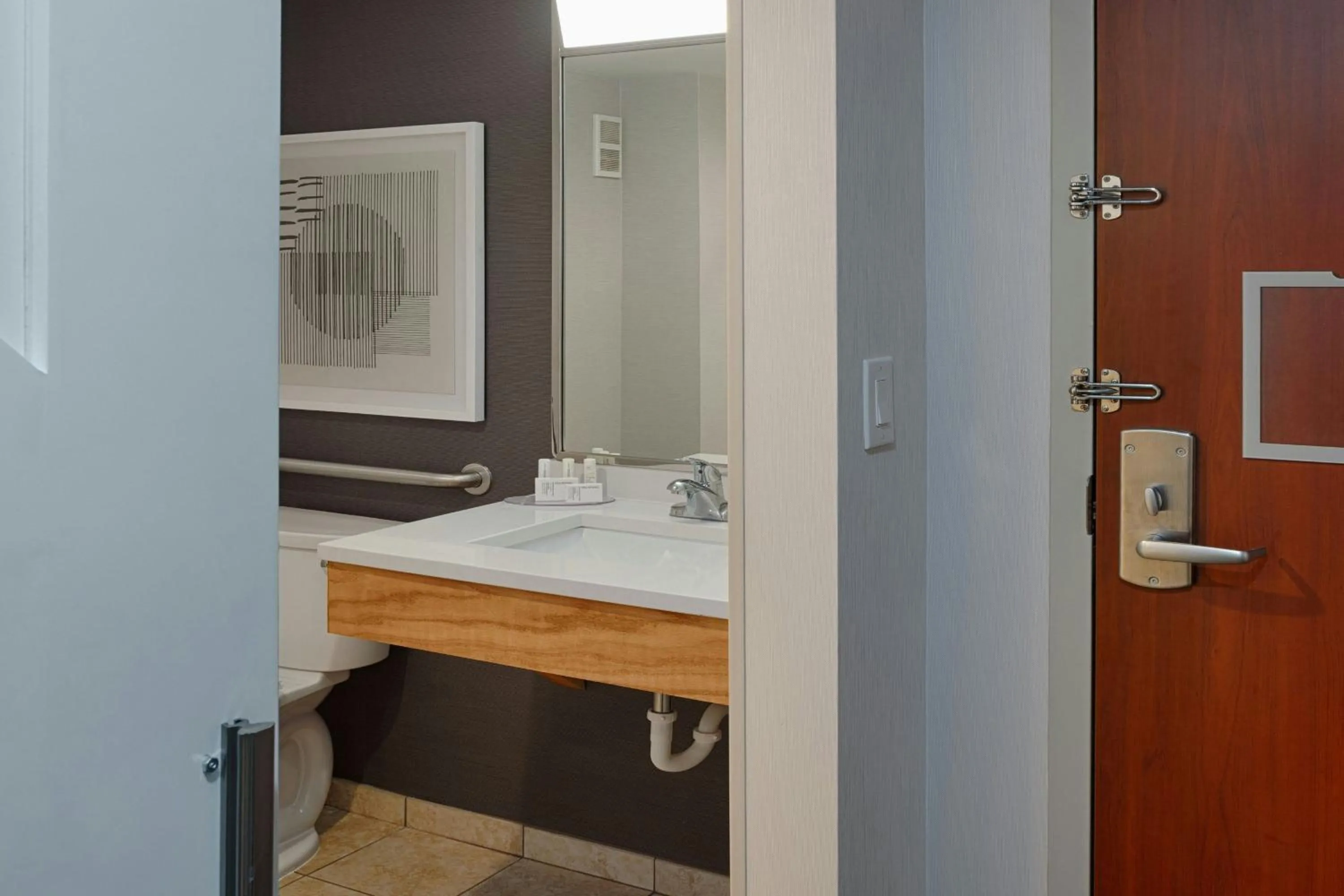 Bathroom in Courtyard by Marriott Springfield Downtown