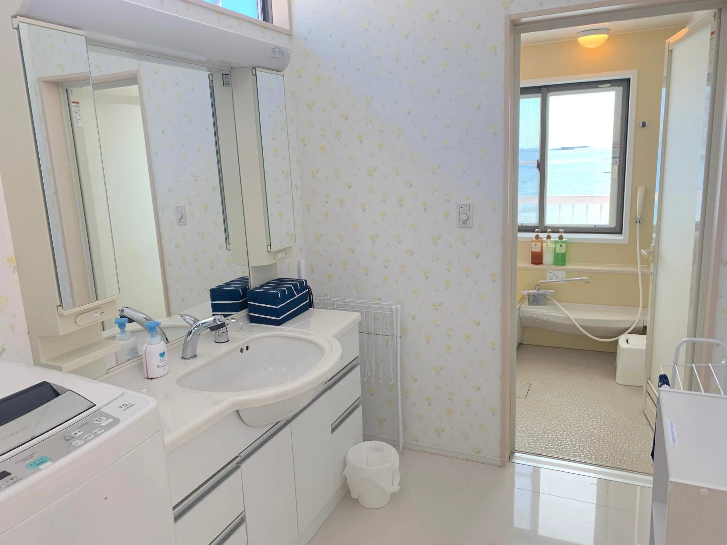 Bath in Marine House KAKISAKI