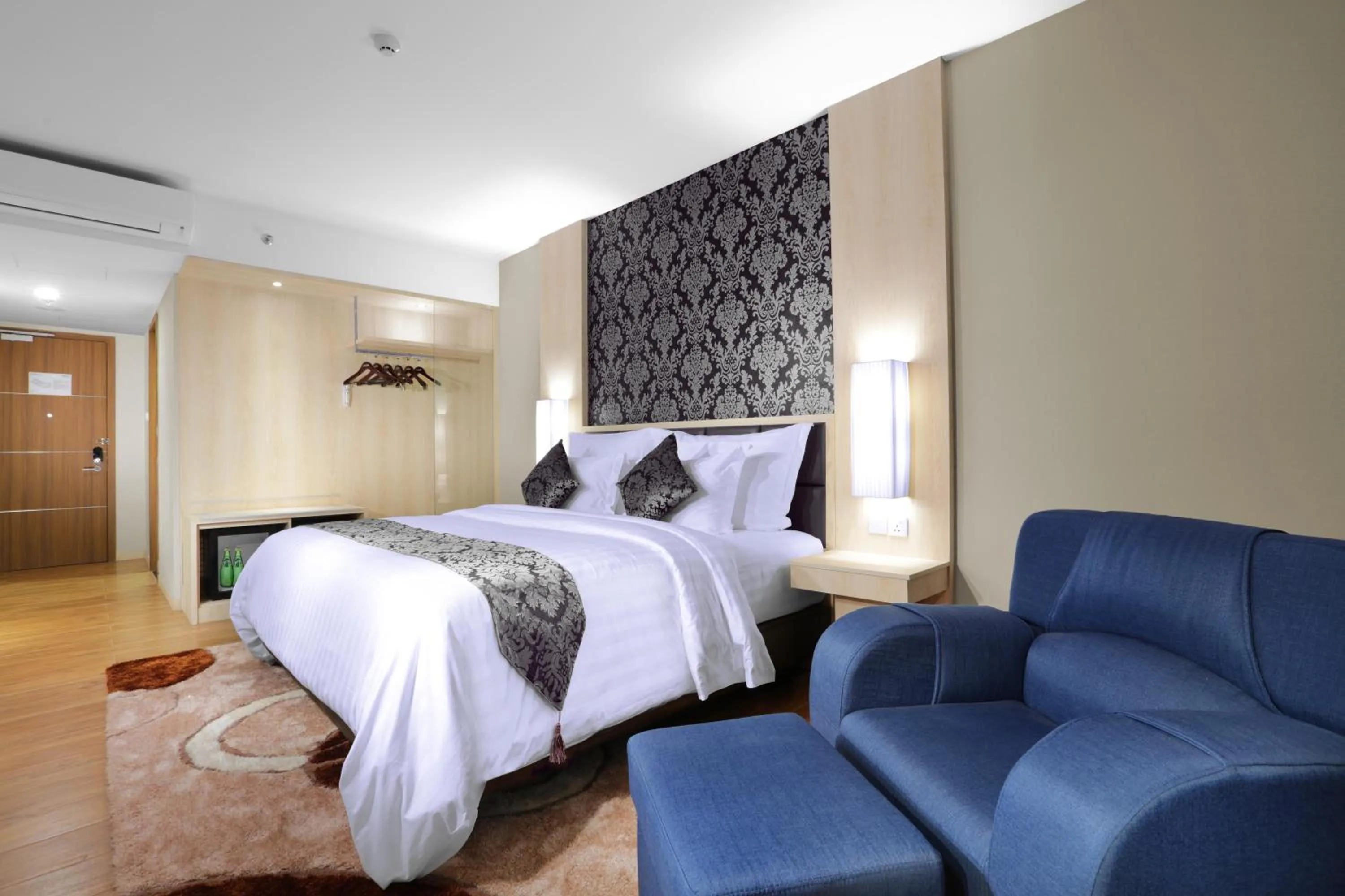 Bathroom, Bed in Aston Batam Hotel & Residence