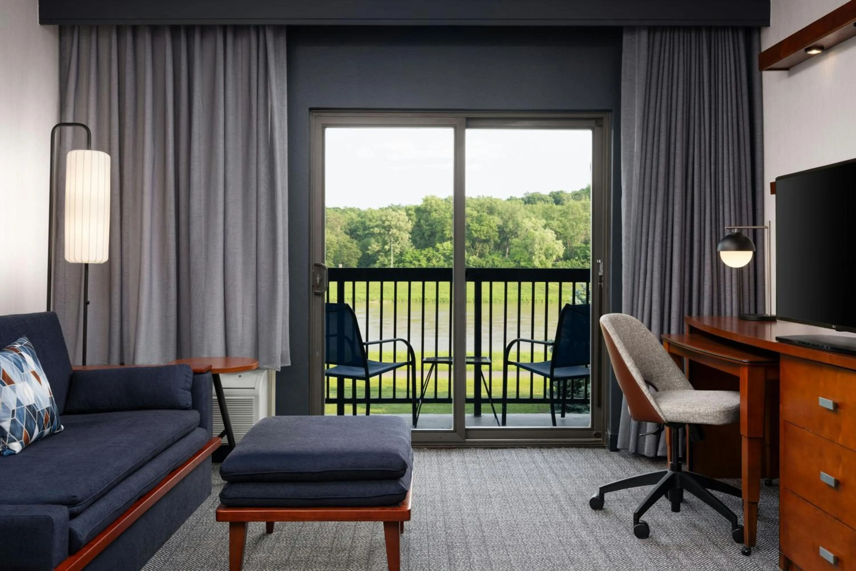 Living room in Courtyard Dayton-University of Dayton