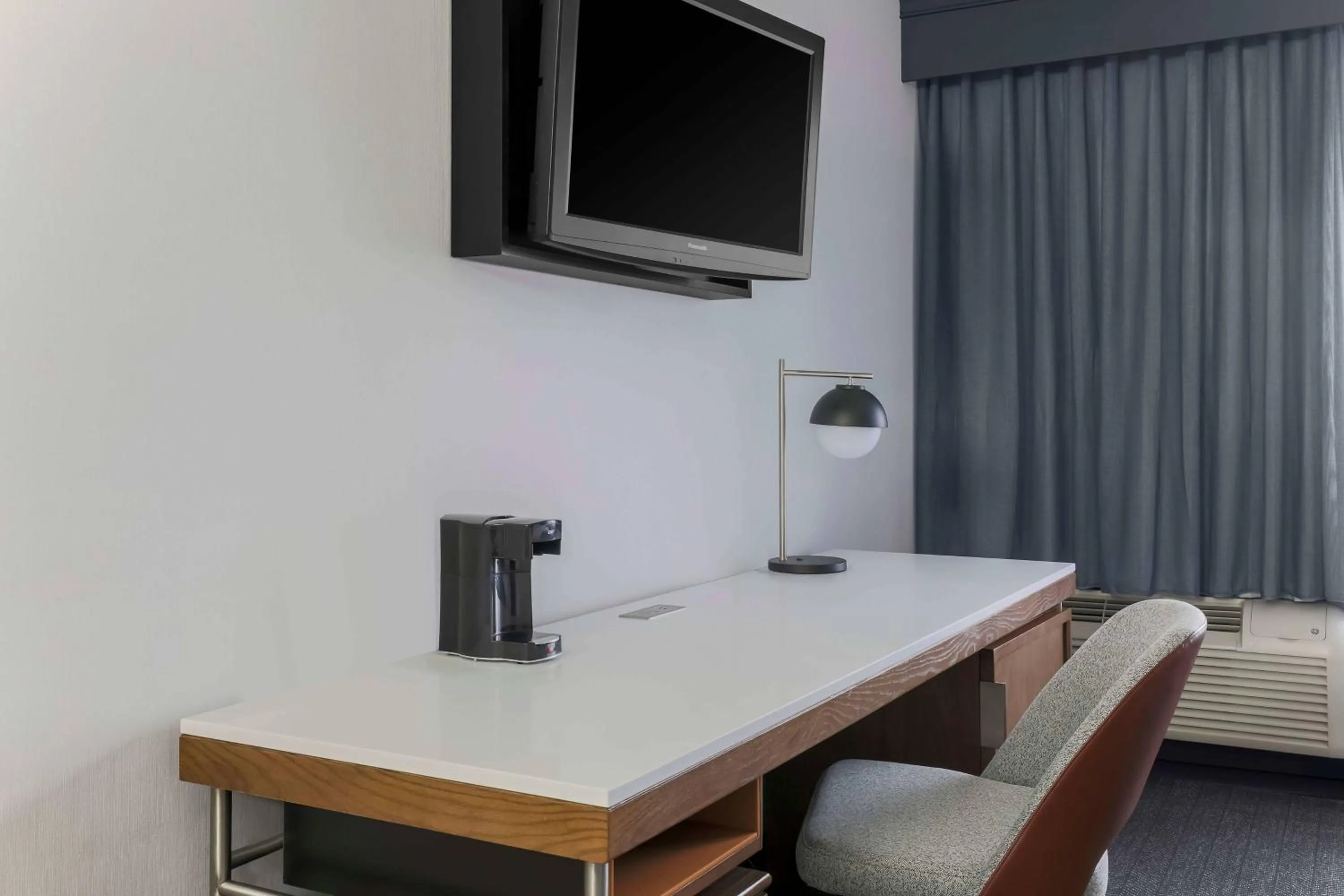 Photo of the whole room in Courtyard by Marriott Denver Golden/Red Rocks