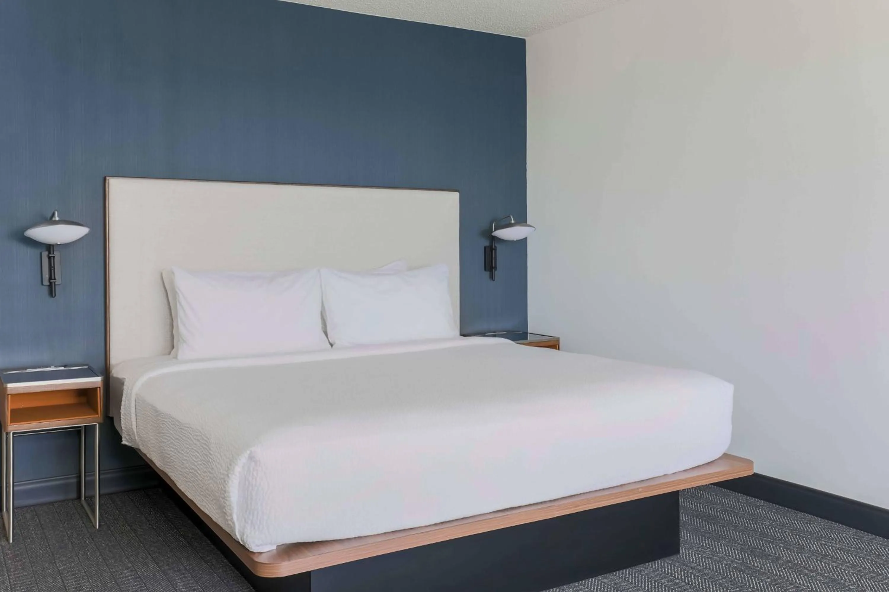 Photo of the whole room, Bed in Courtyard by Marriott Denver Golden/Red Rocks