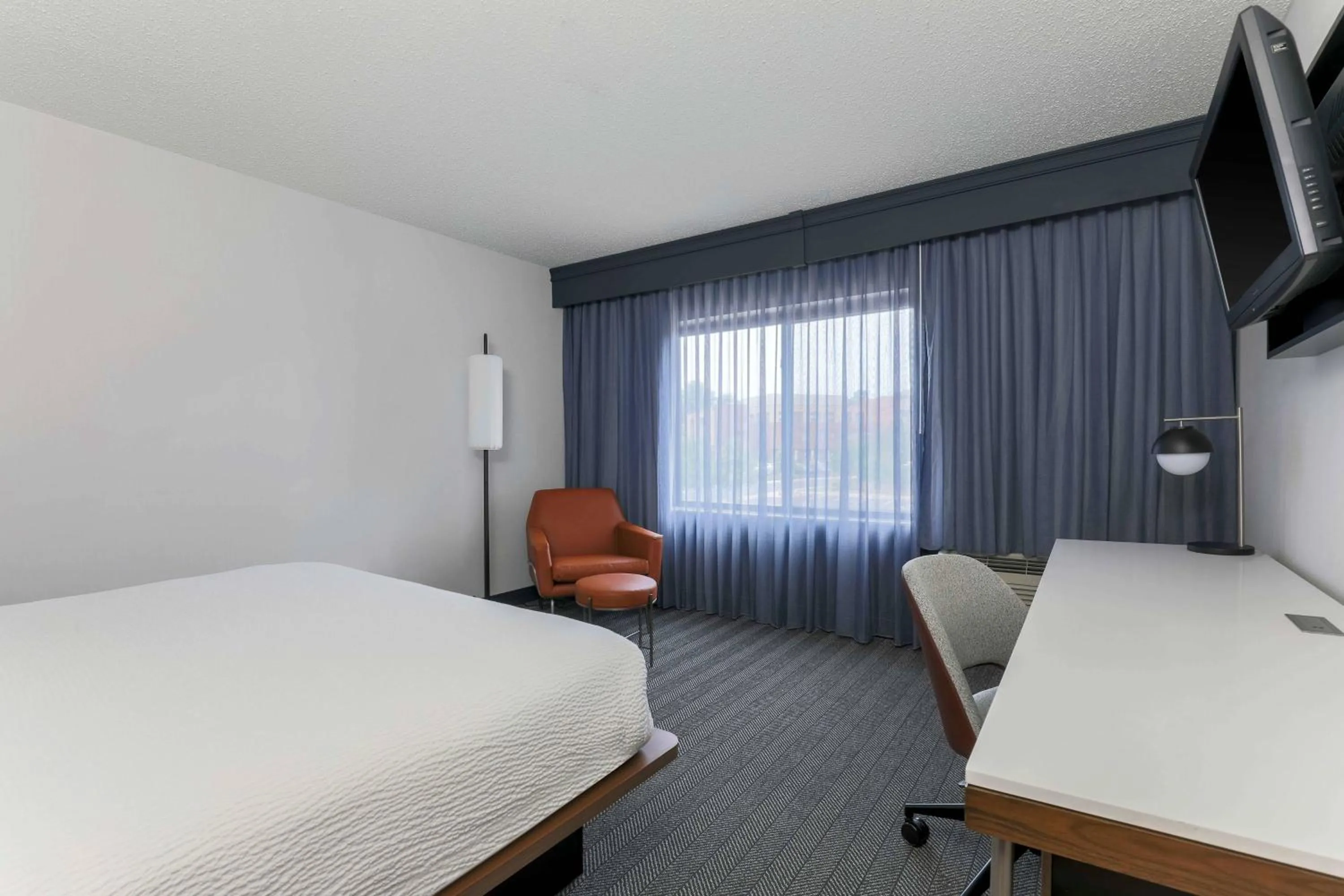Photo of the whole room, Bed in Courtyard by Marriott Denver Golden/Red Rocks