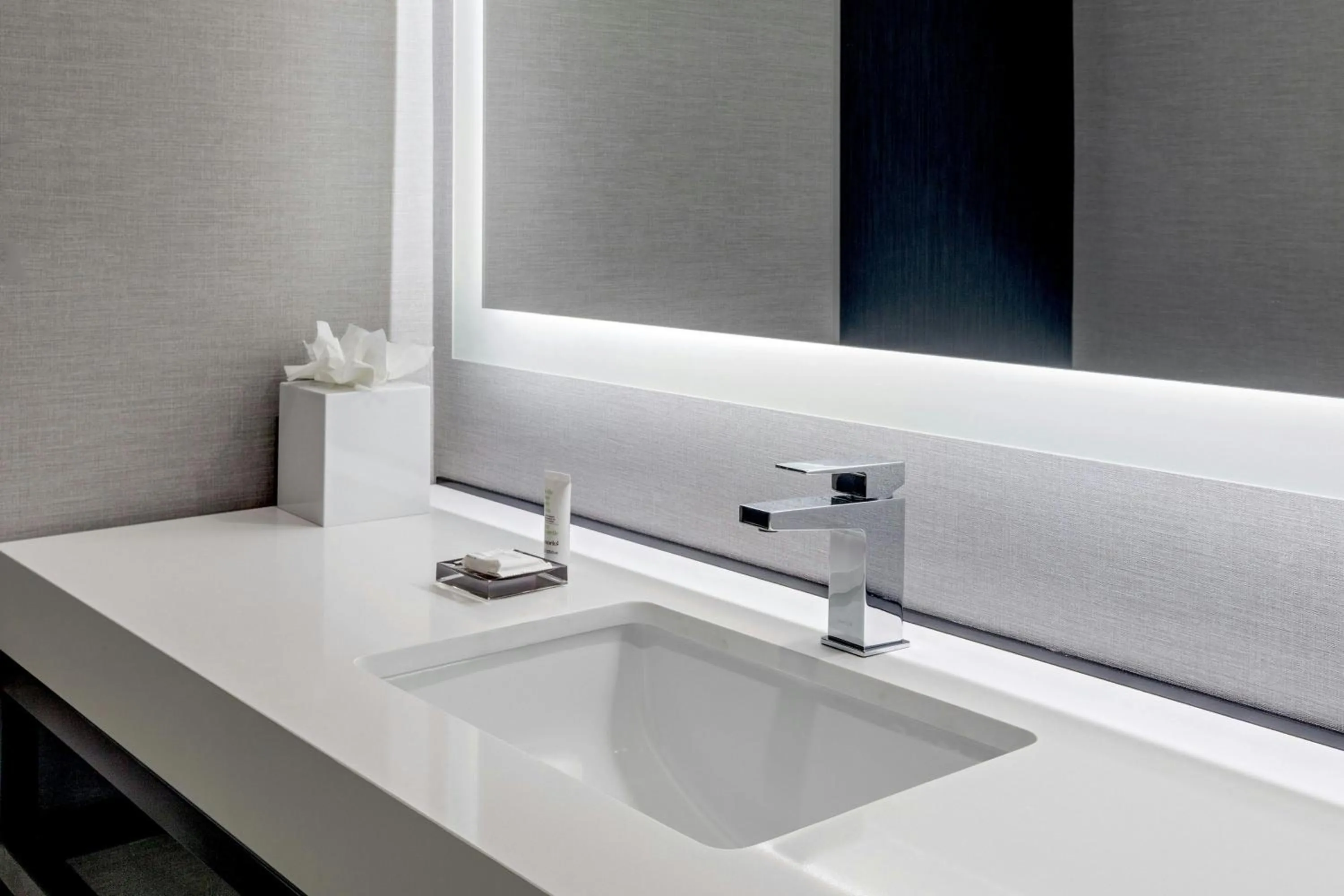 Bathroom in Denver Airport Marriott at Gateway Park